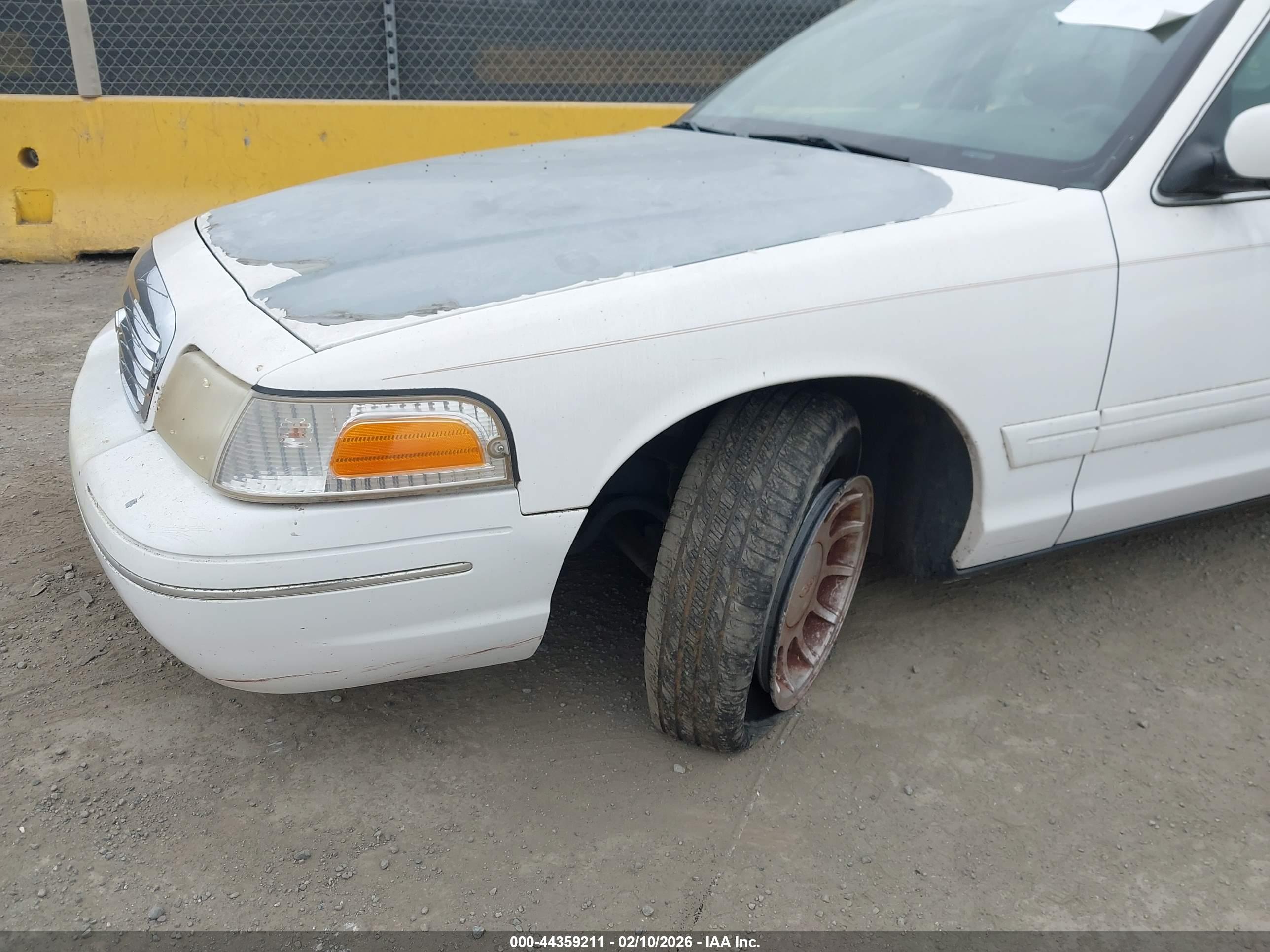 FORD CROWN image 6
