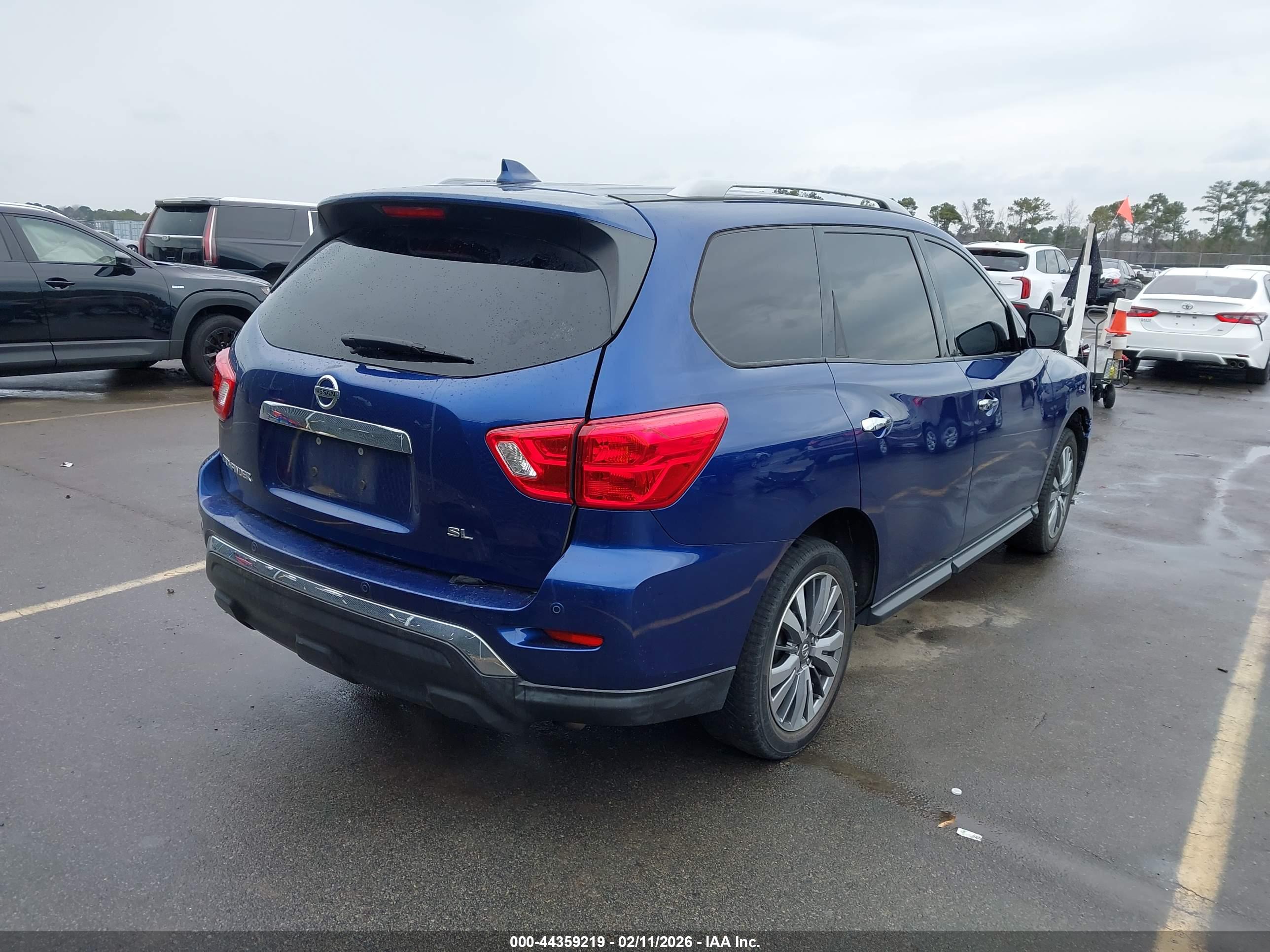 NISSAN PATHFINDER image 4
