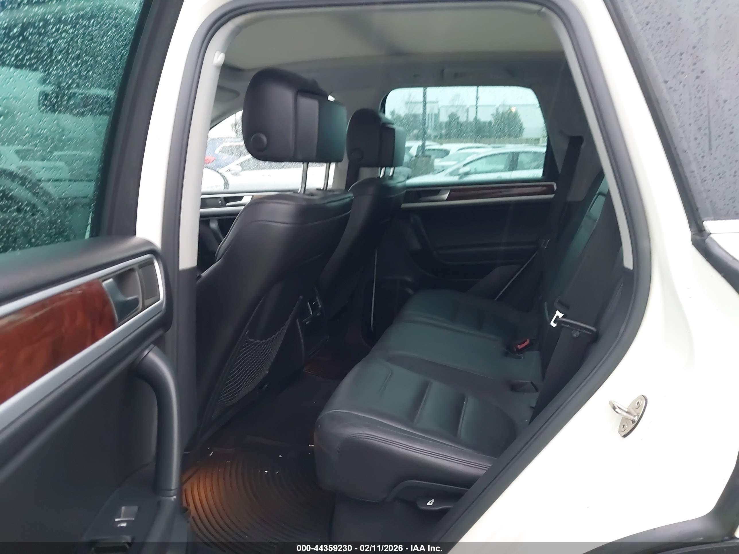 VOLKSWAGEN TOUAREG image 8