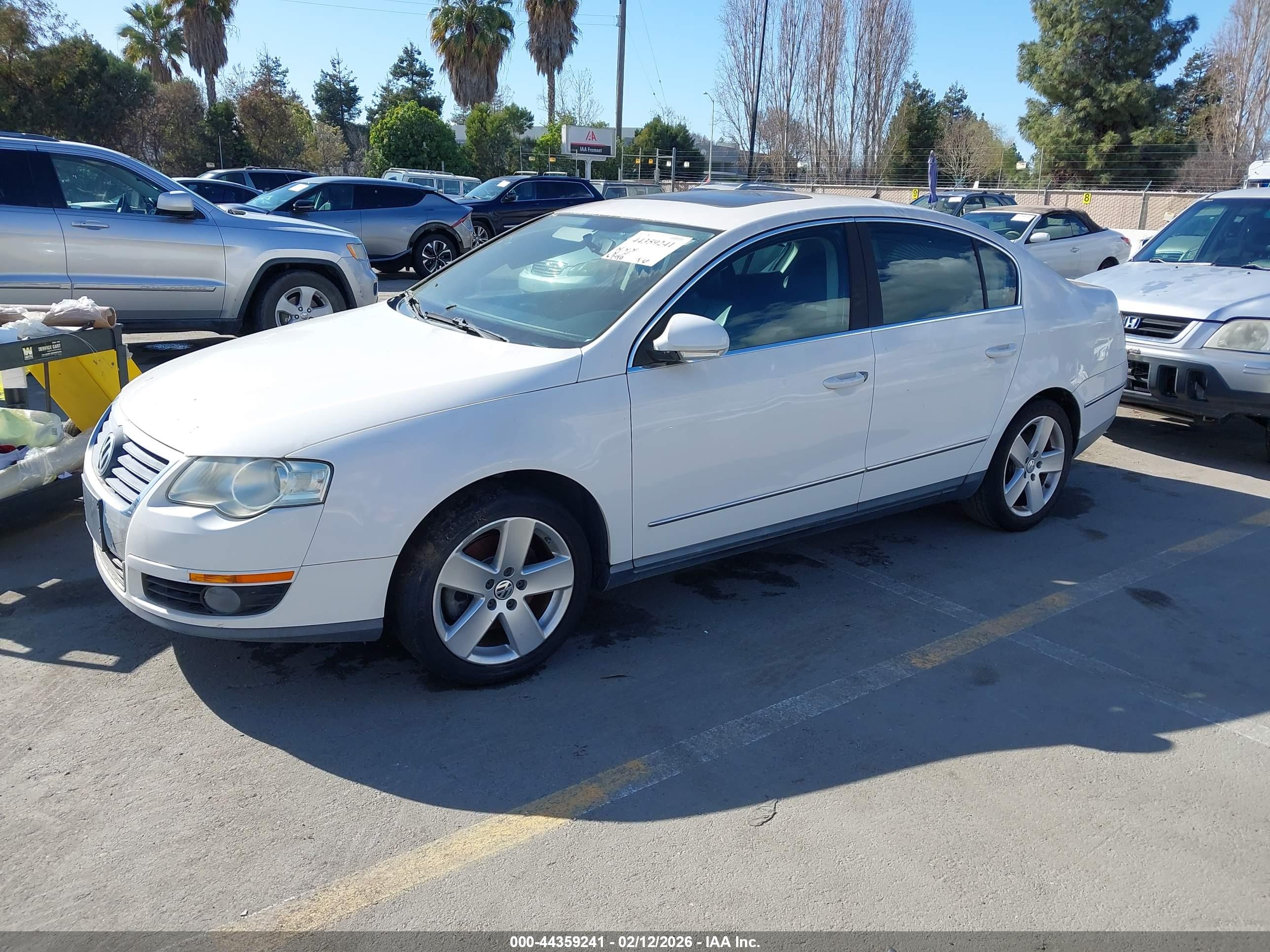 VOLKSWAGEN PASSAT image 2