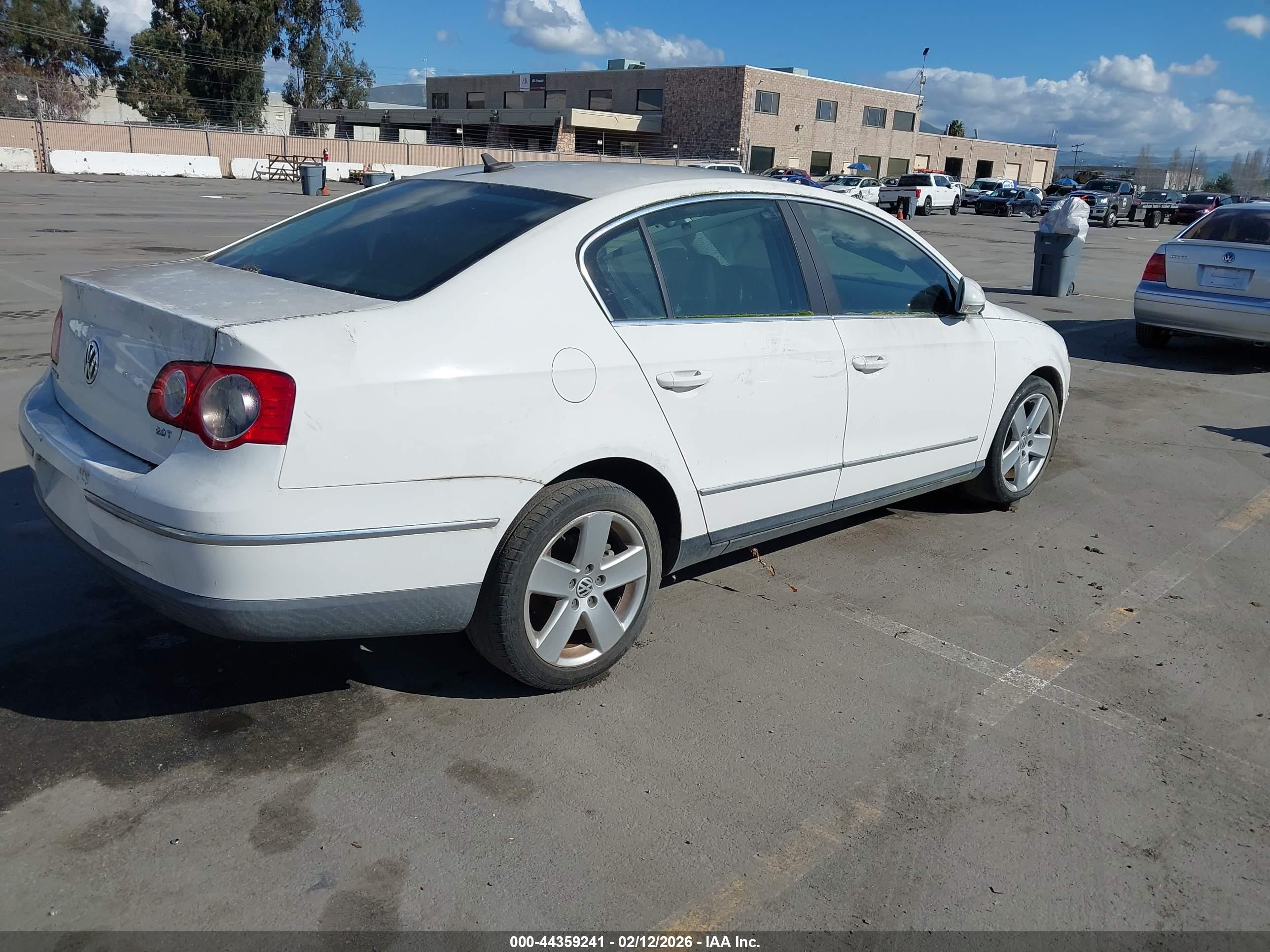 VOLKSWAGEN PASSAT image 4