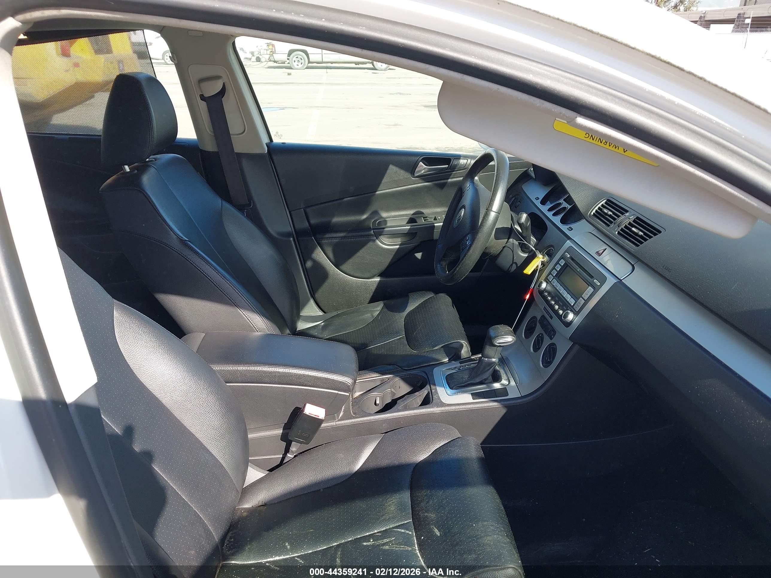 VOLKSWAGEN PASSAT image 5