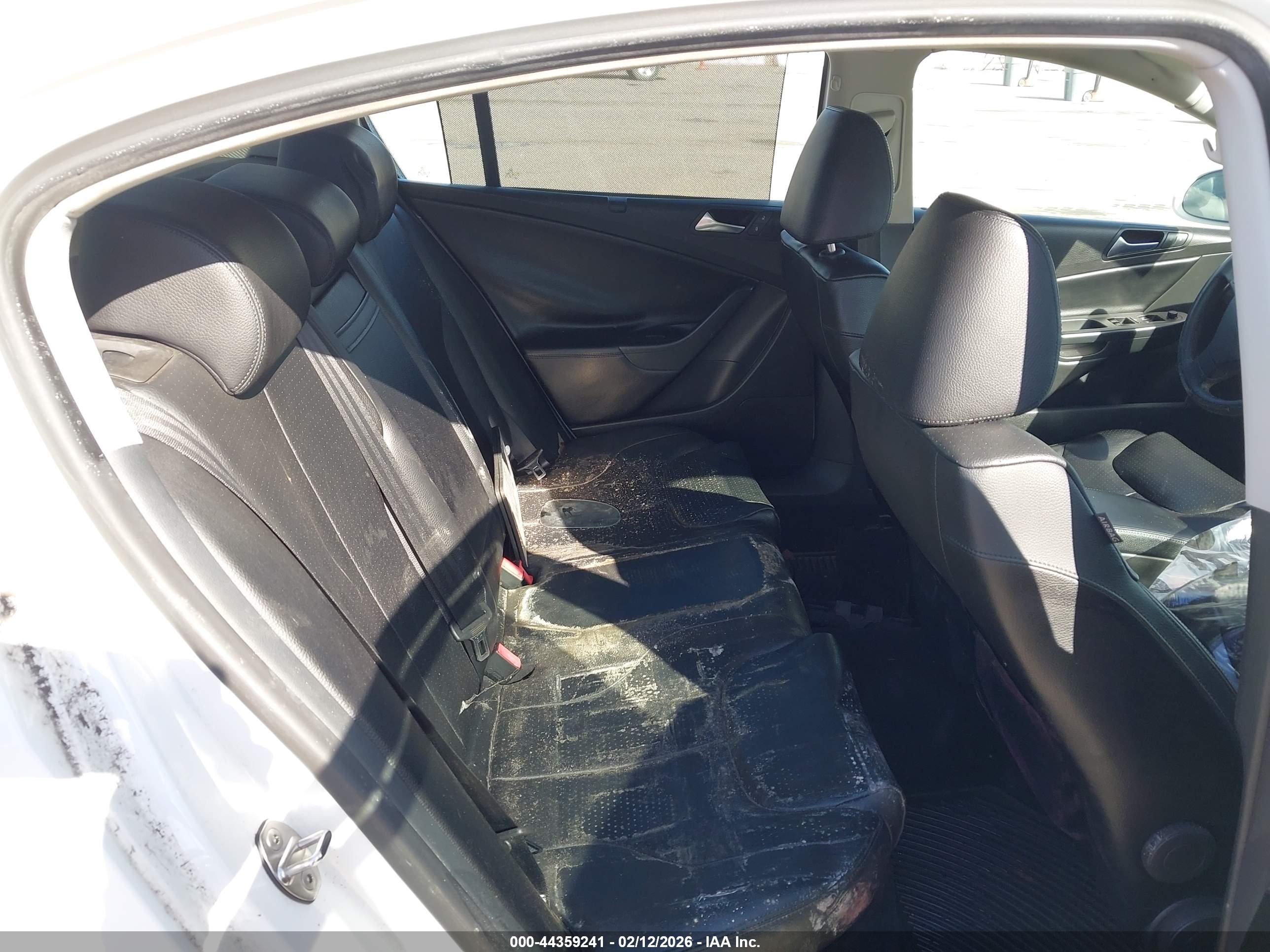 VOLKSWAGEN PASSAT image 8