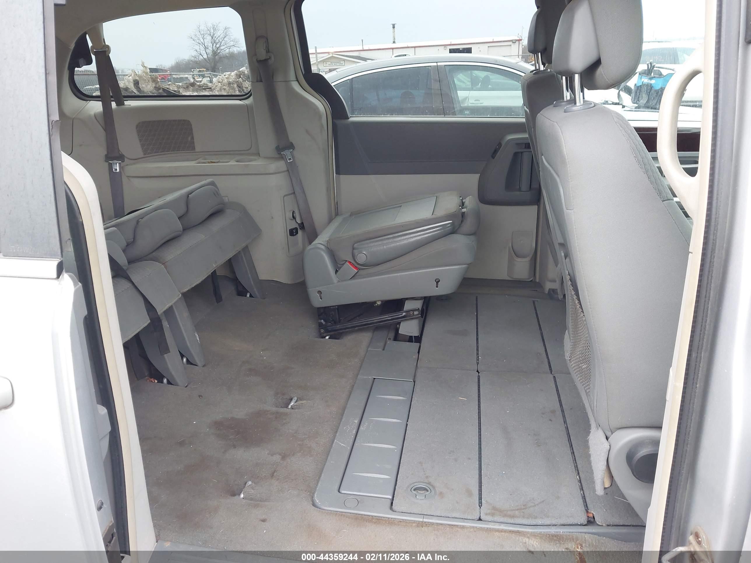 CHRYSLER TOWN image 8