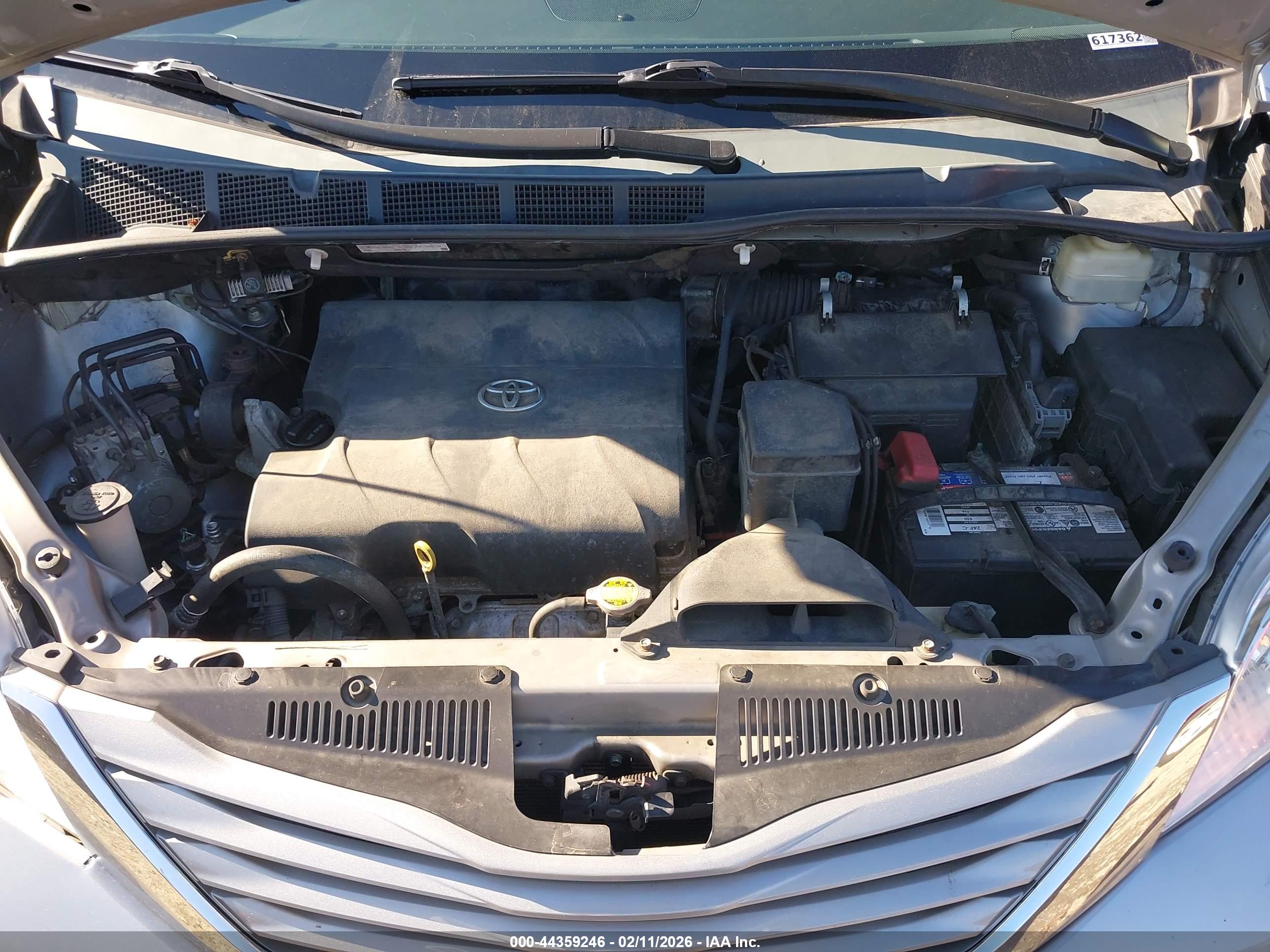 TOYOTA SIENNA image 10