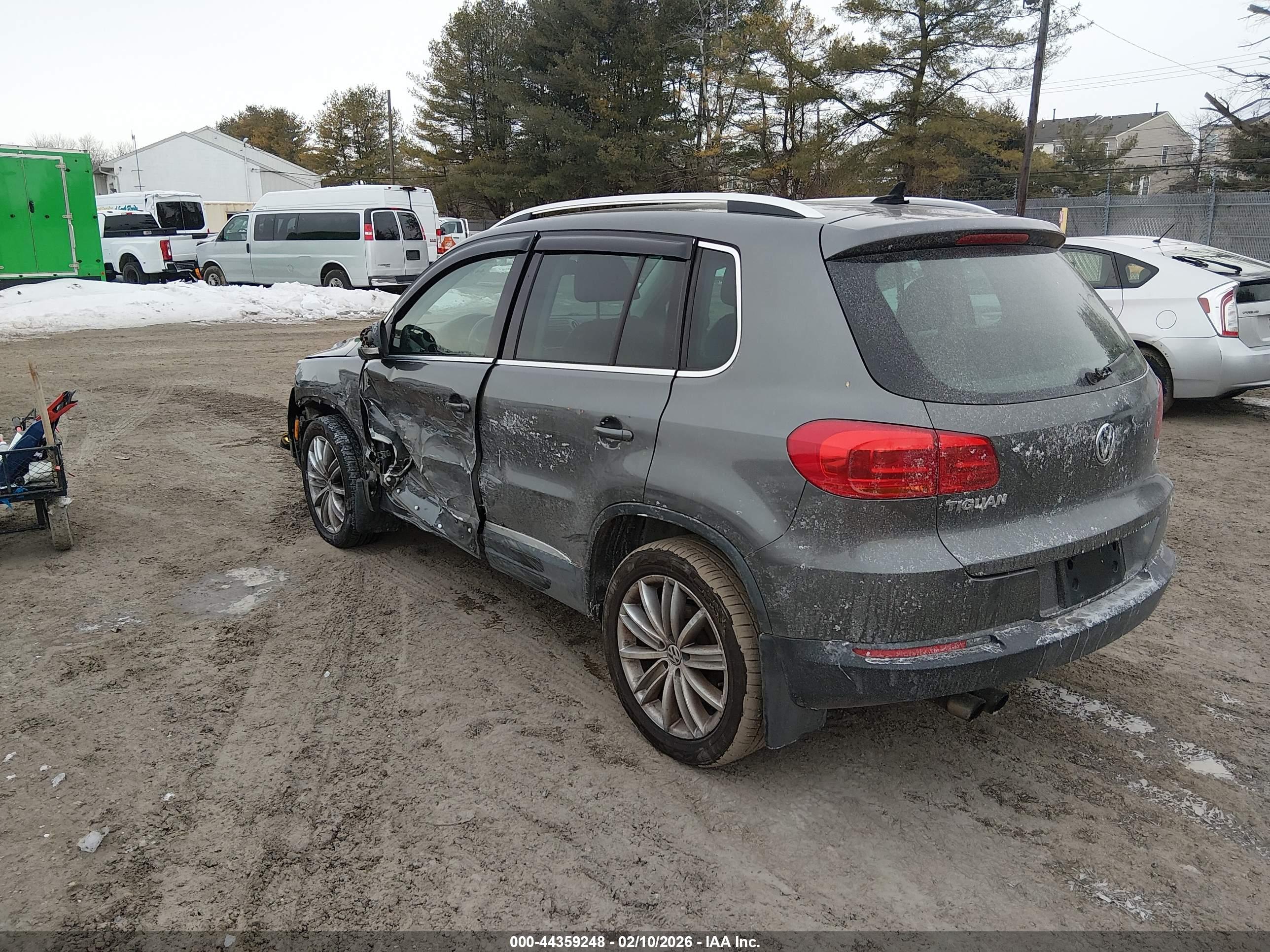 VOLKSWAGEN TIGUAN image 3