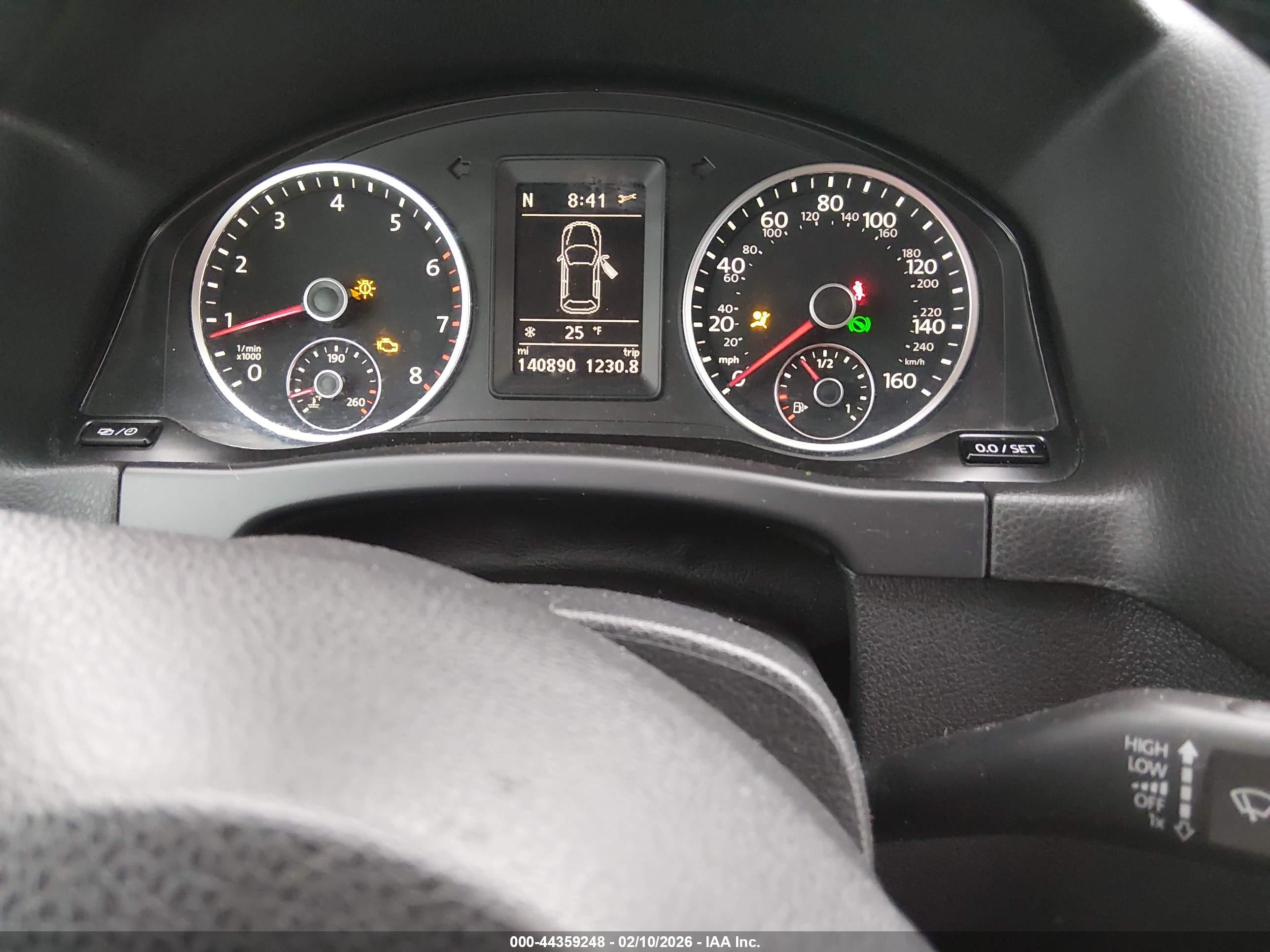 VOLKSWAGEN TIGUAN image 7