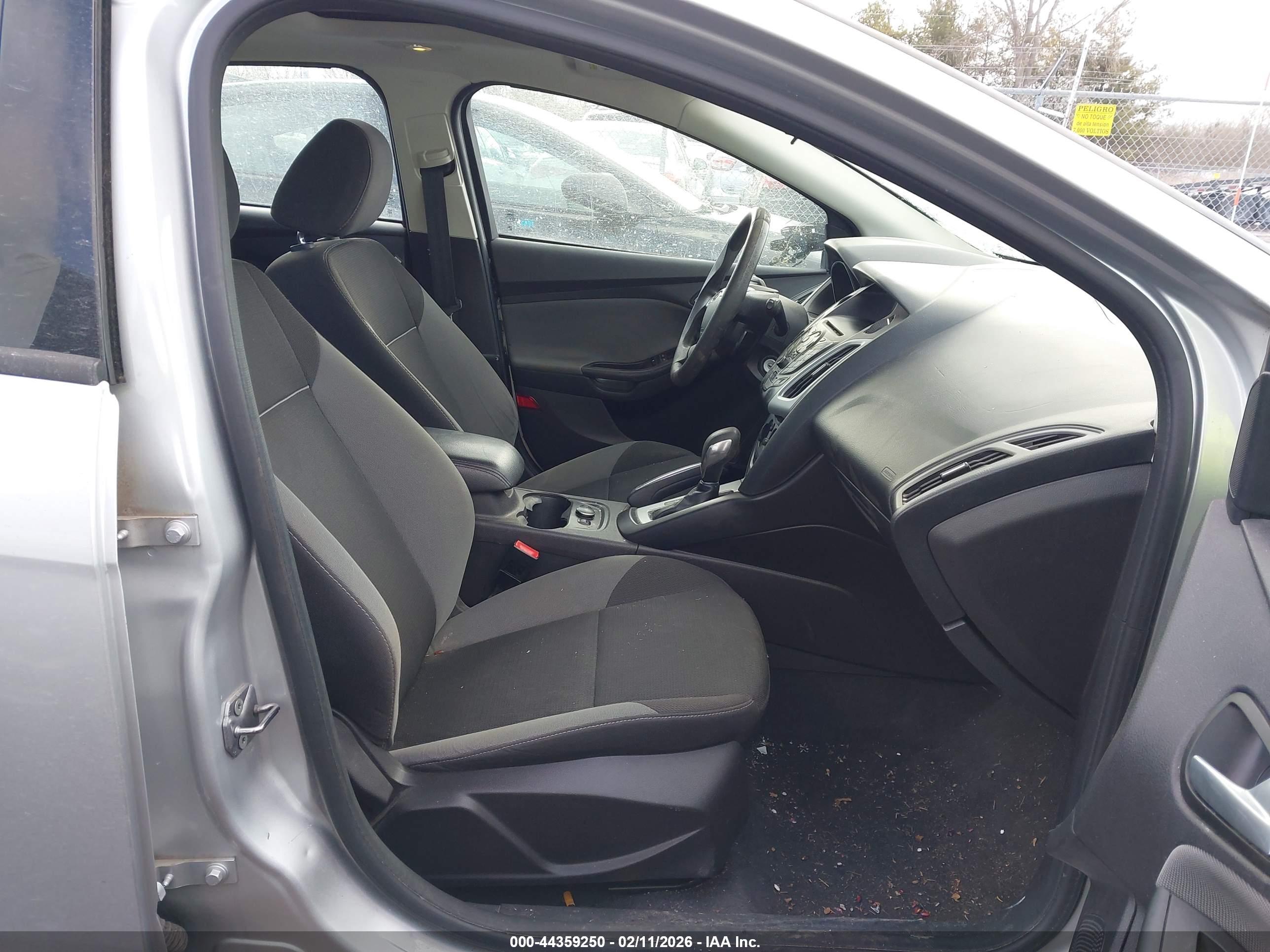FORD FOCUS image 5