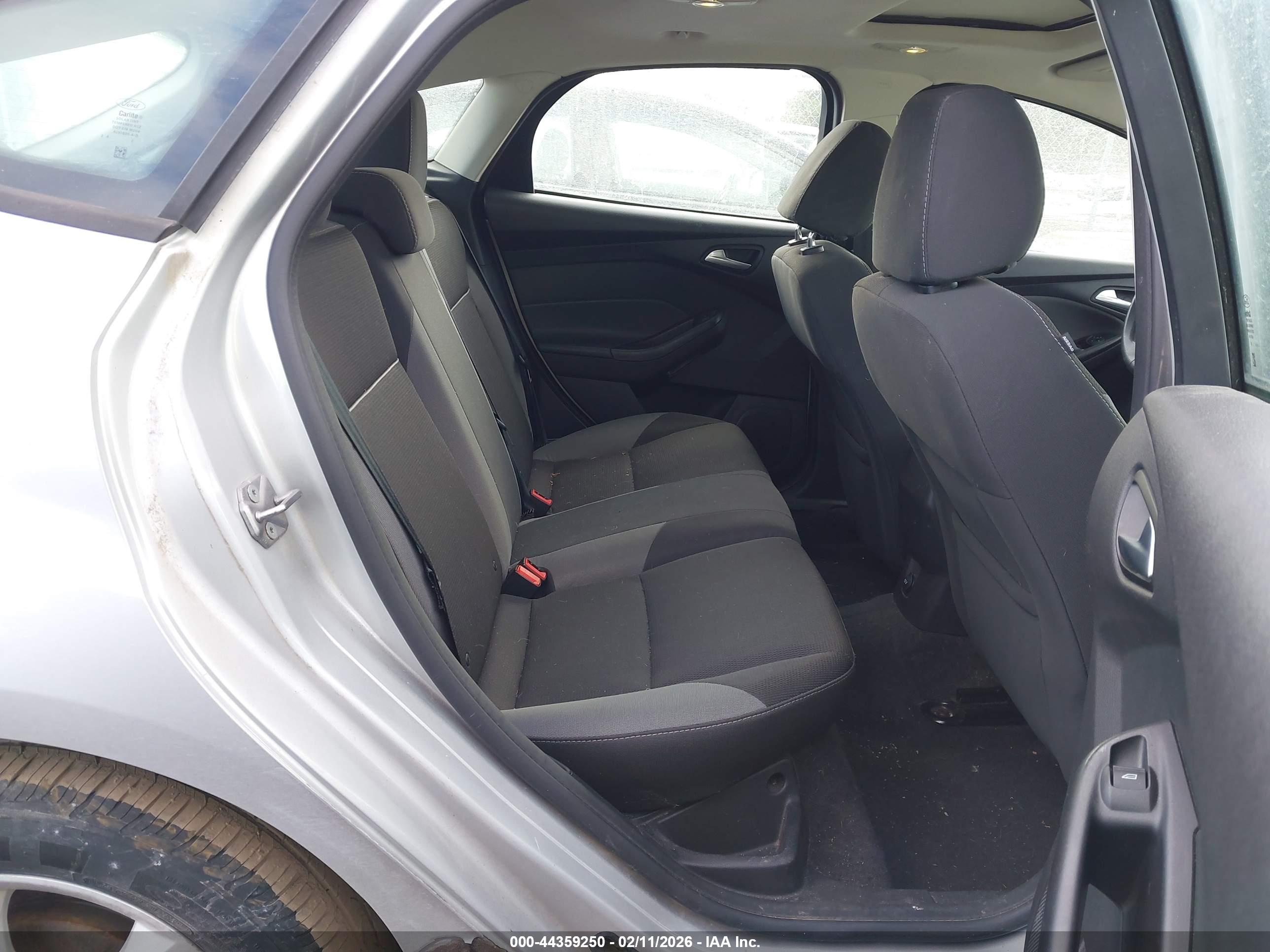 FORD FOCUS image 8