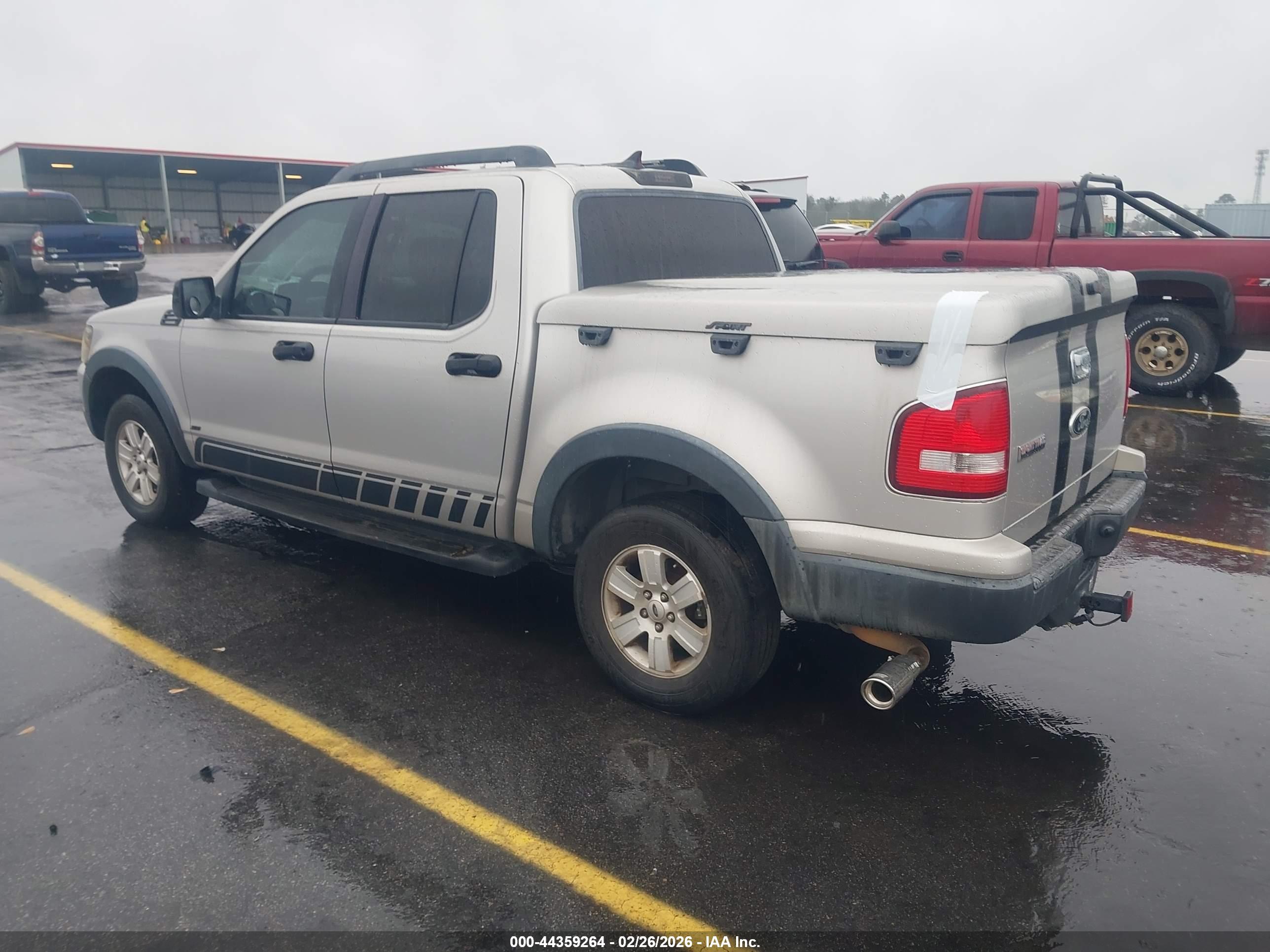 FORD EXPLORER image 3