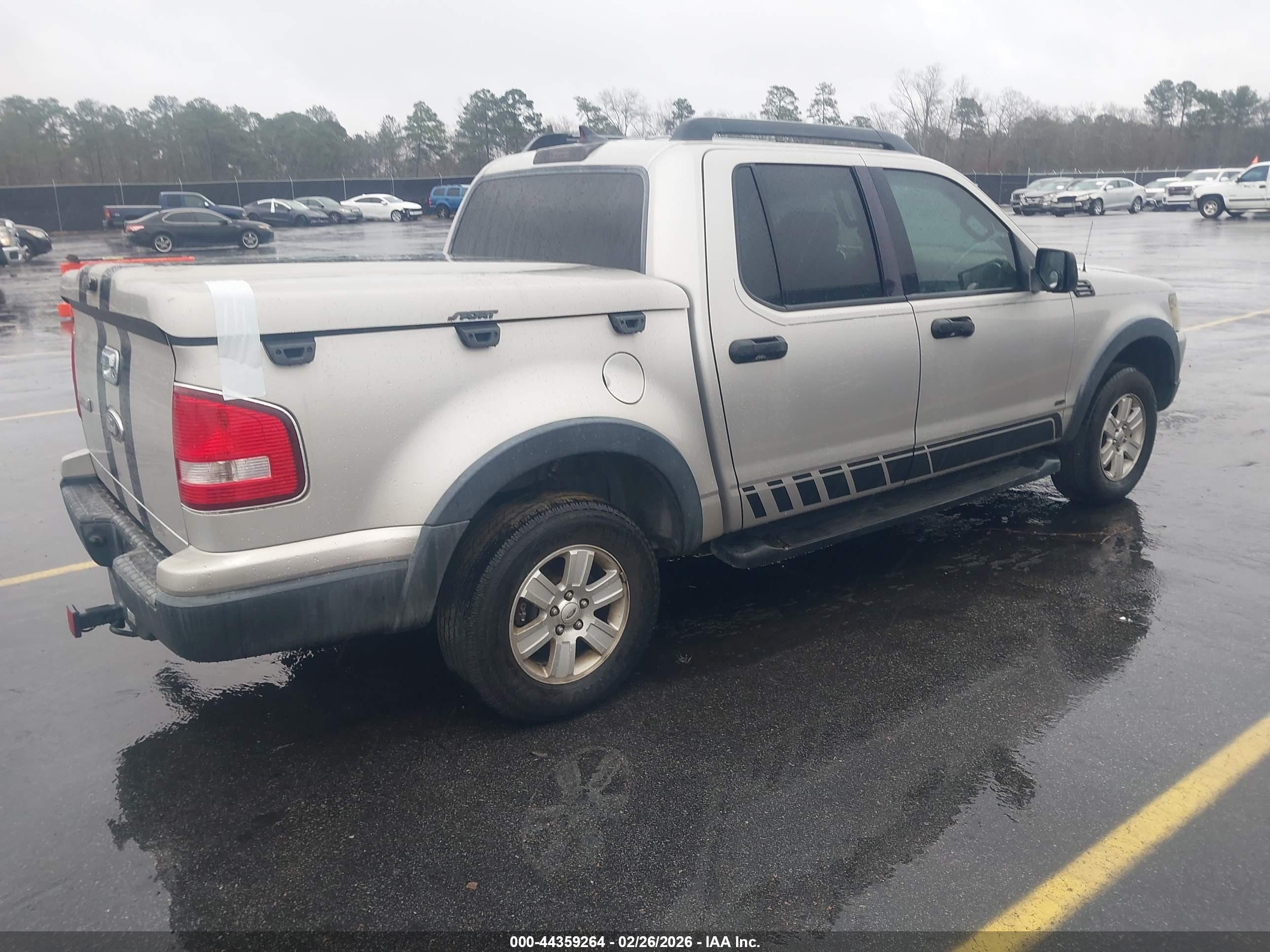 FORD EXPLORER image 4