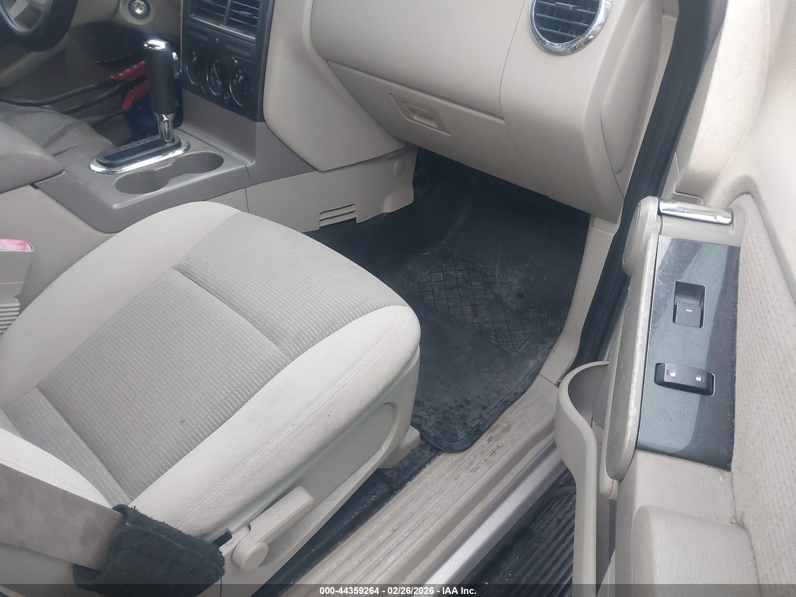 FORD EXPLORER image 5