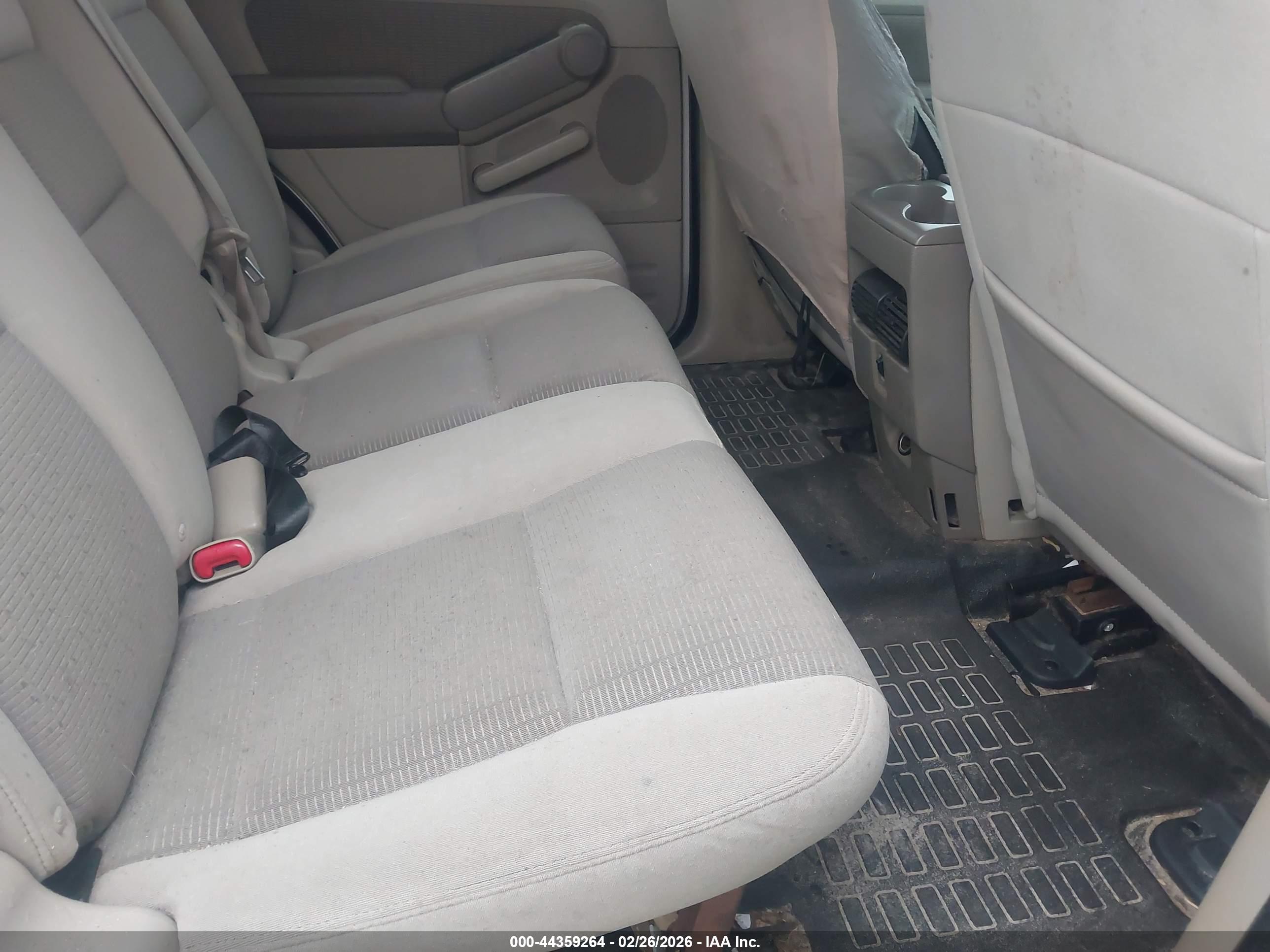 FORD EXPLORER image 8