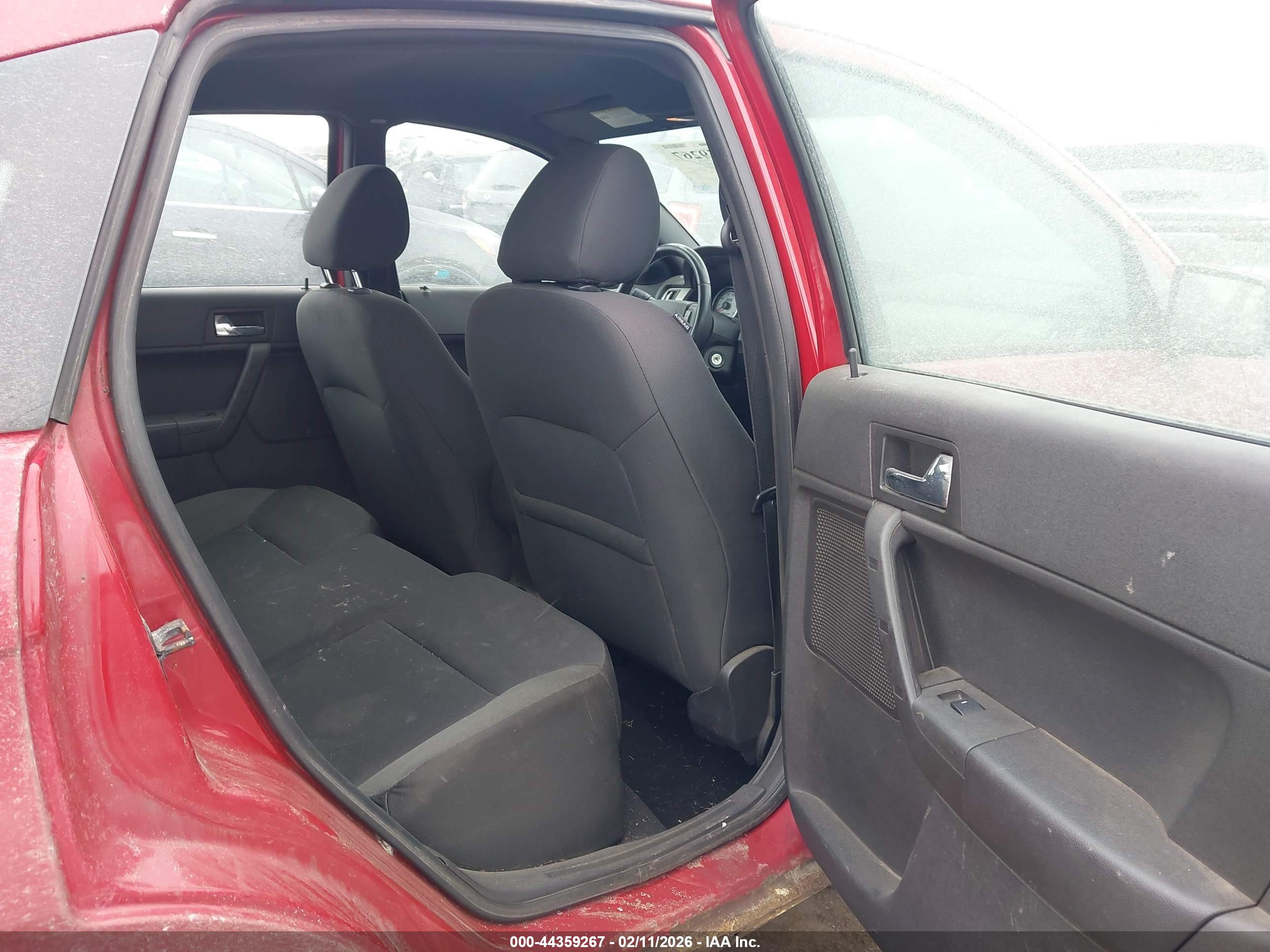 FORD FOCUS image 8