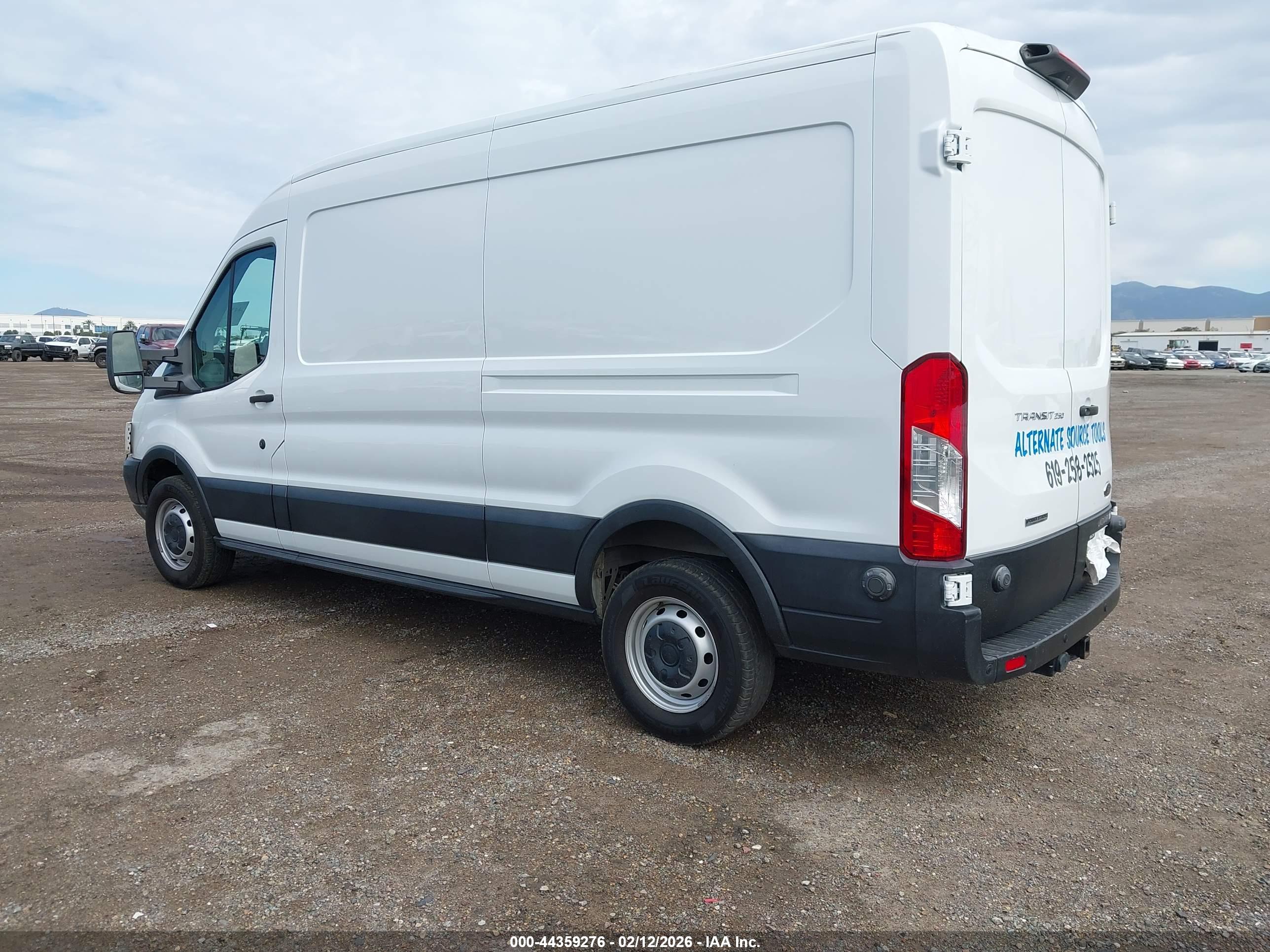 FORD TRANSIT-250 image 3