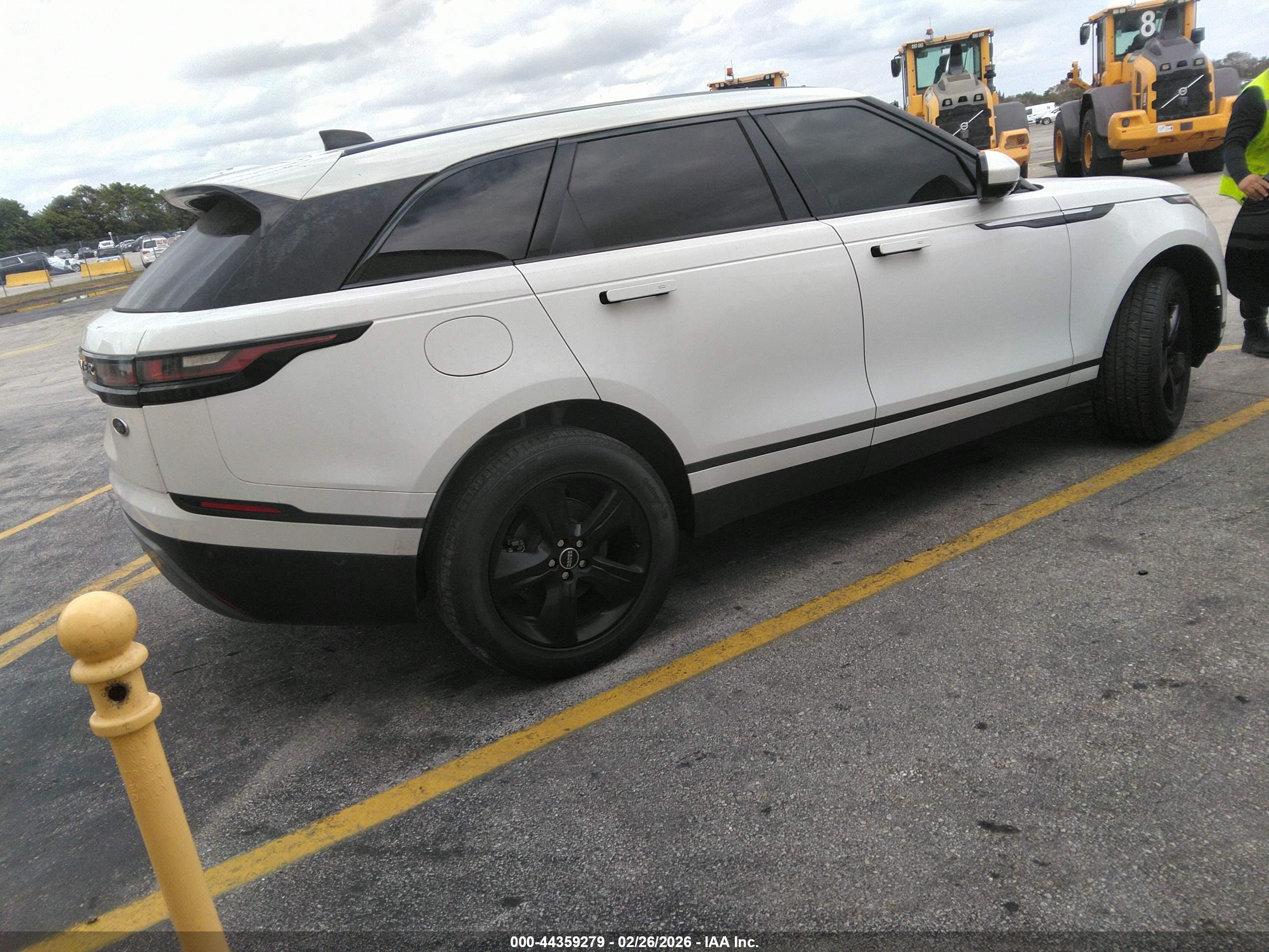 LAND ROVER image 4
