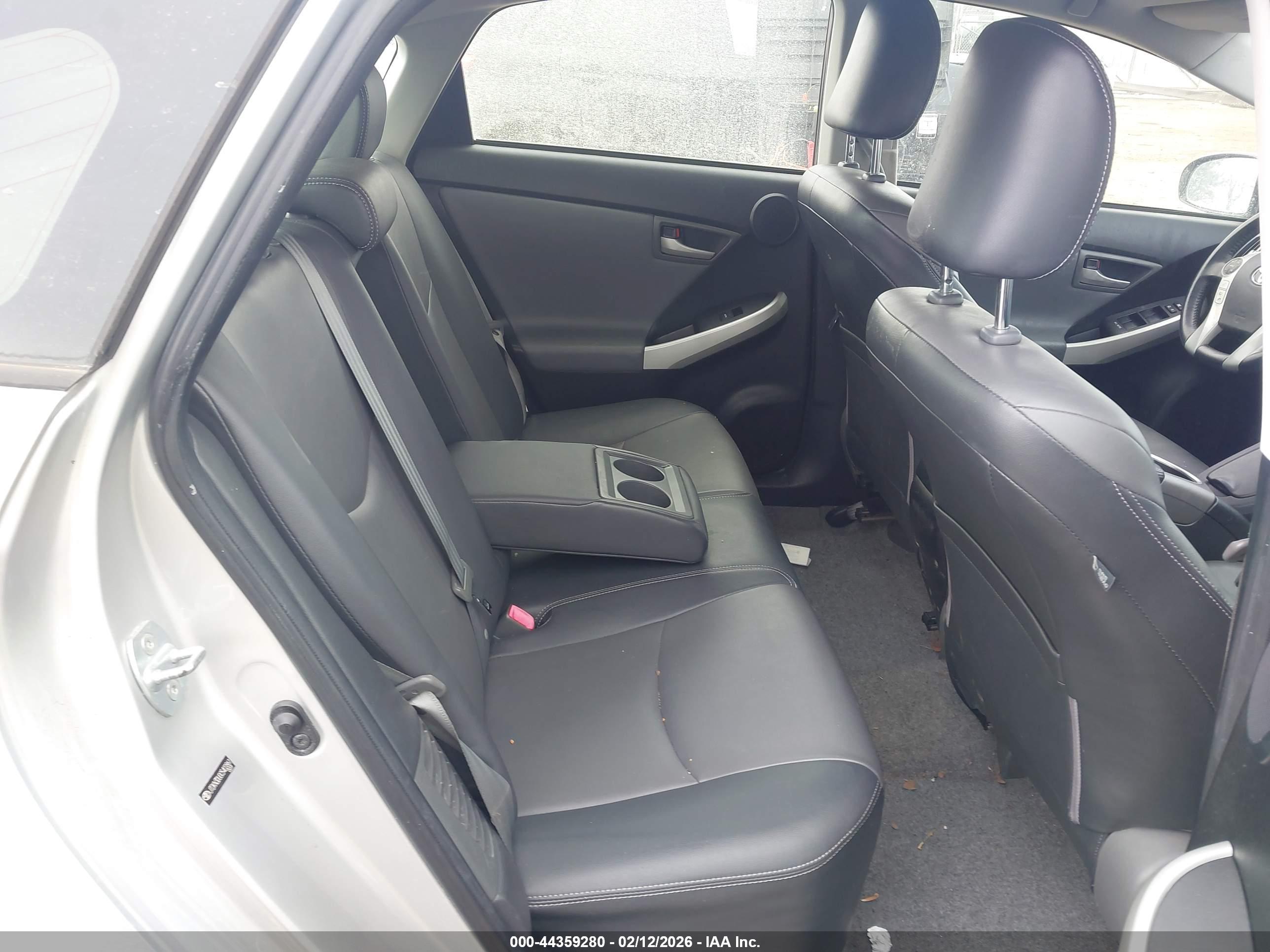 TOYOTA PRIUS image 8