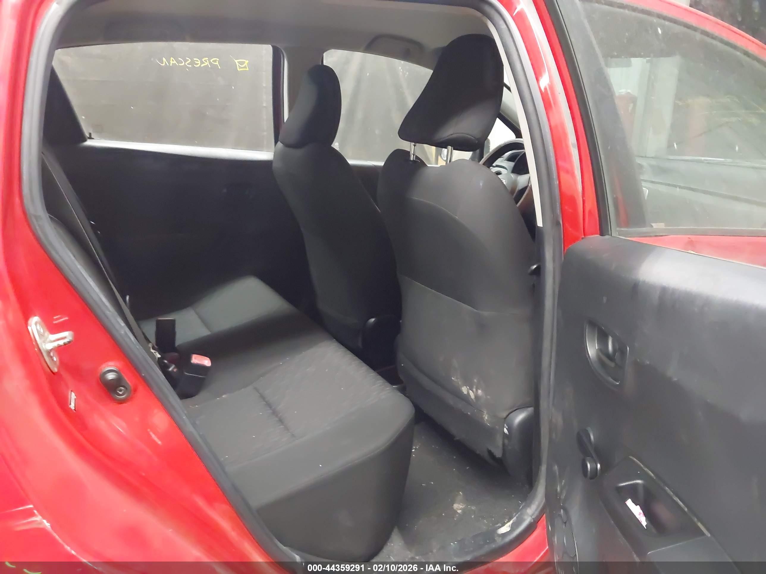 TOYOTA YARIS image 8