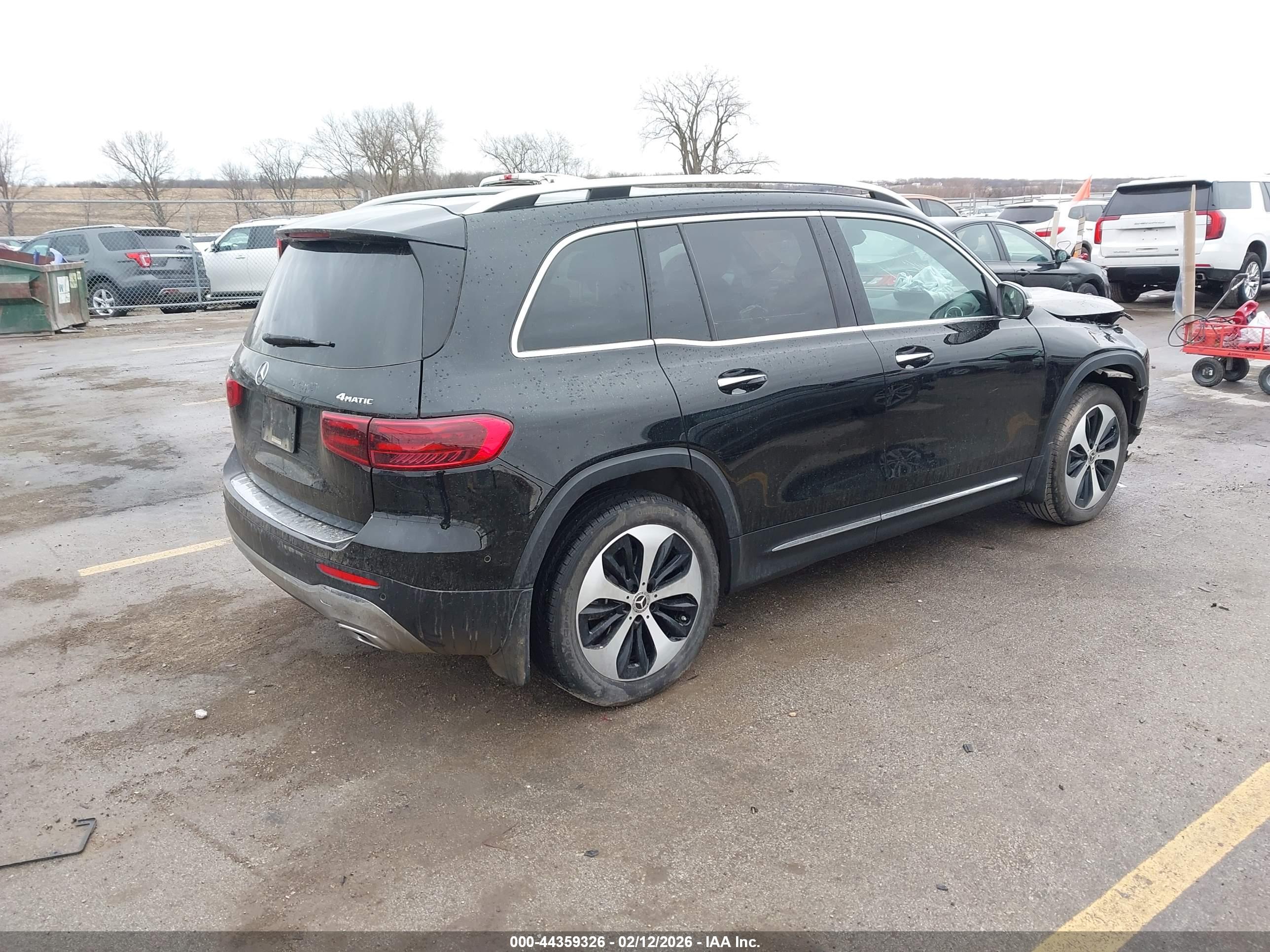 MERCEDES-BENZ GLB image 4