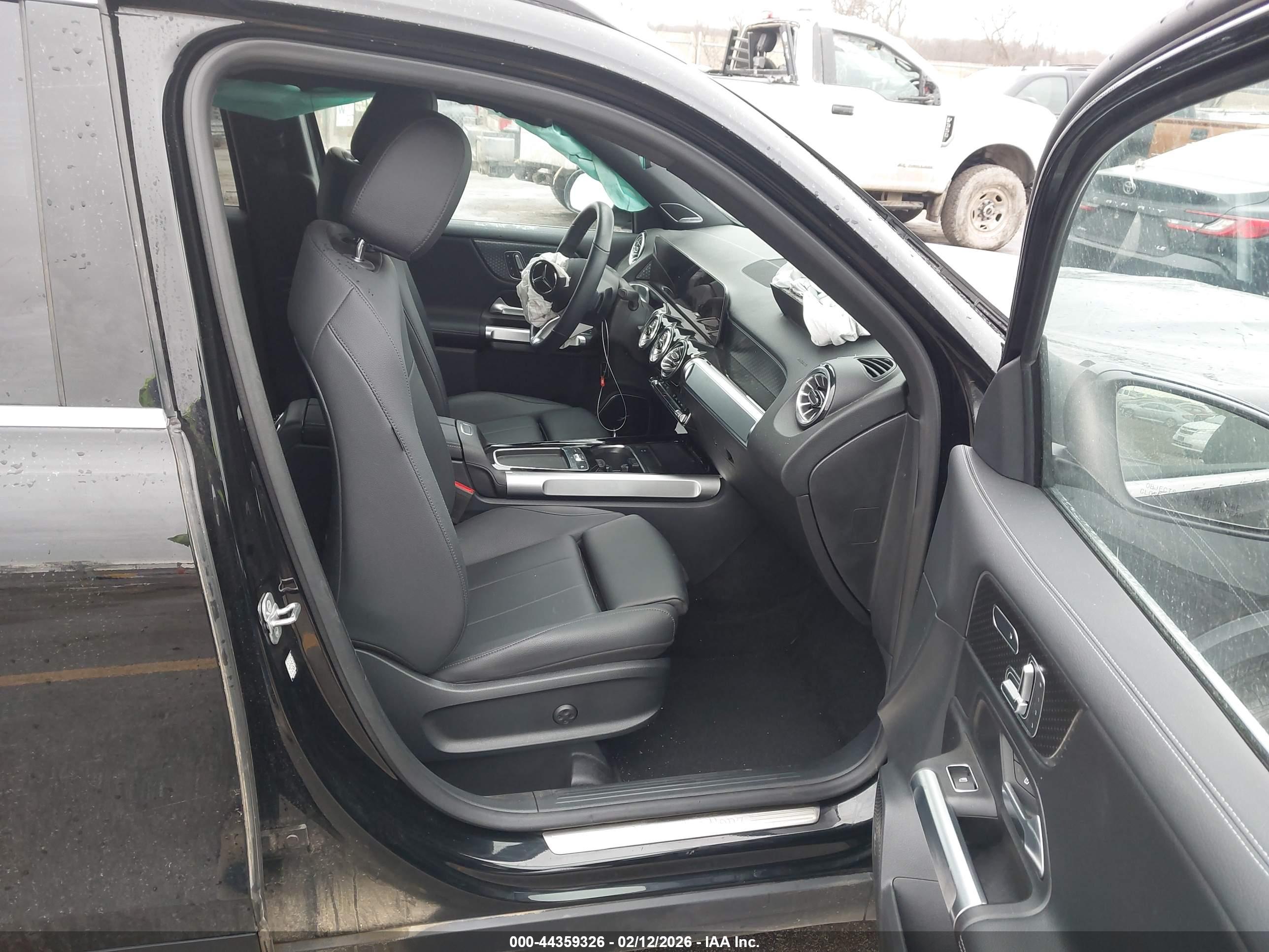 MERCEDES-BENZ GLB image 5