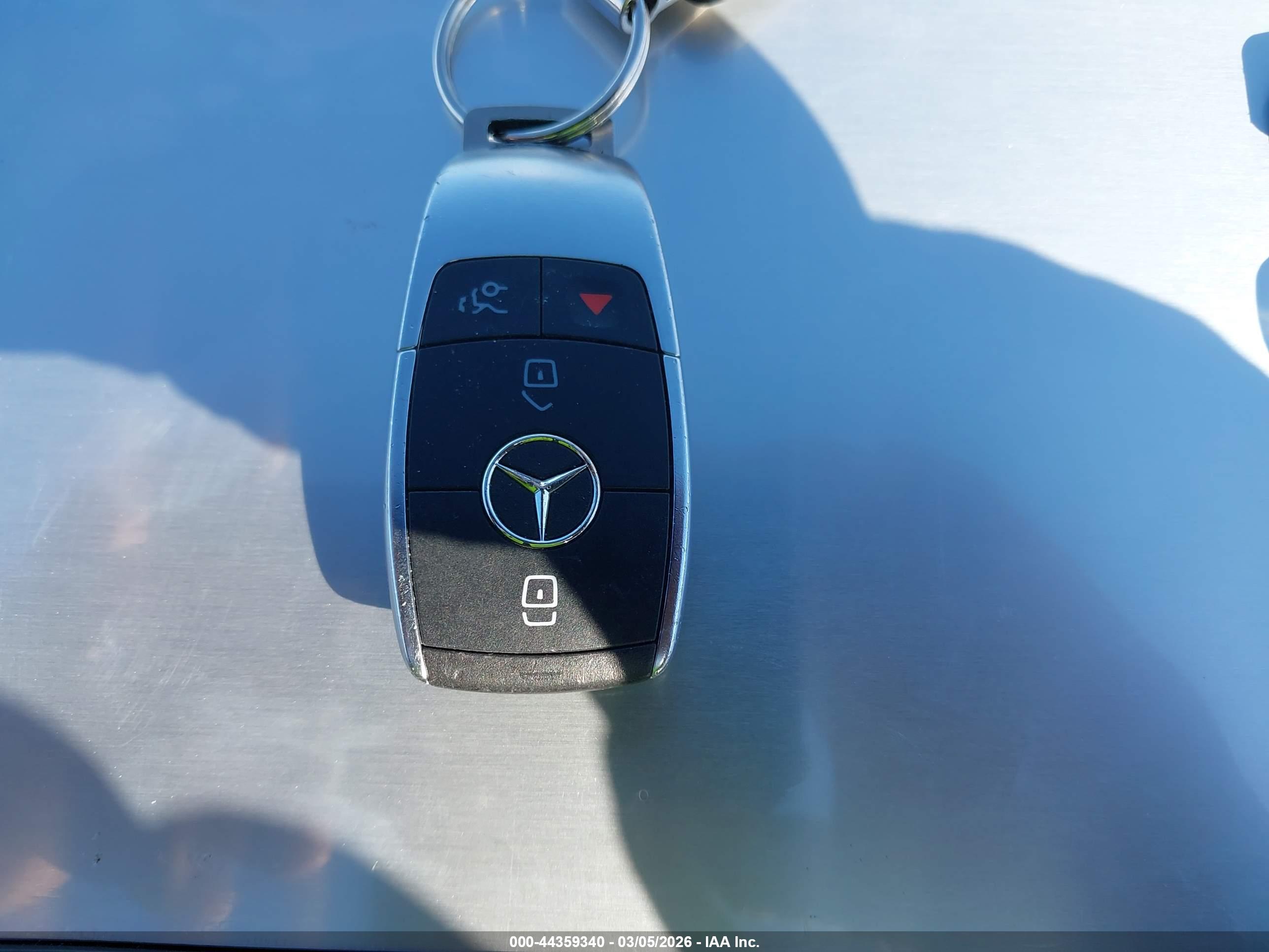 MERCEDES-BENZ GLC image 11