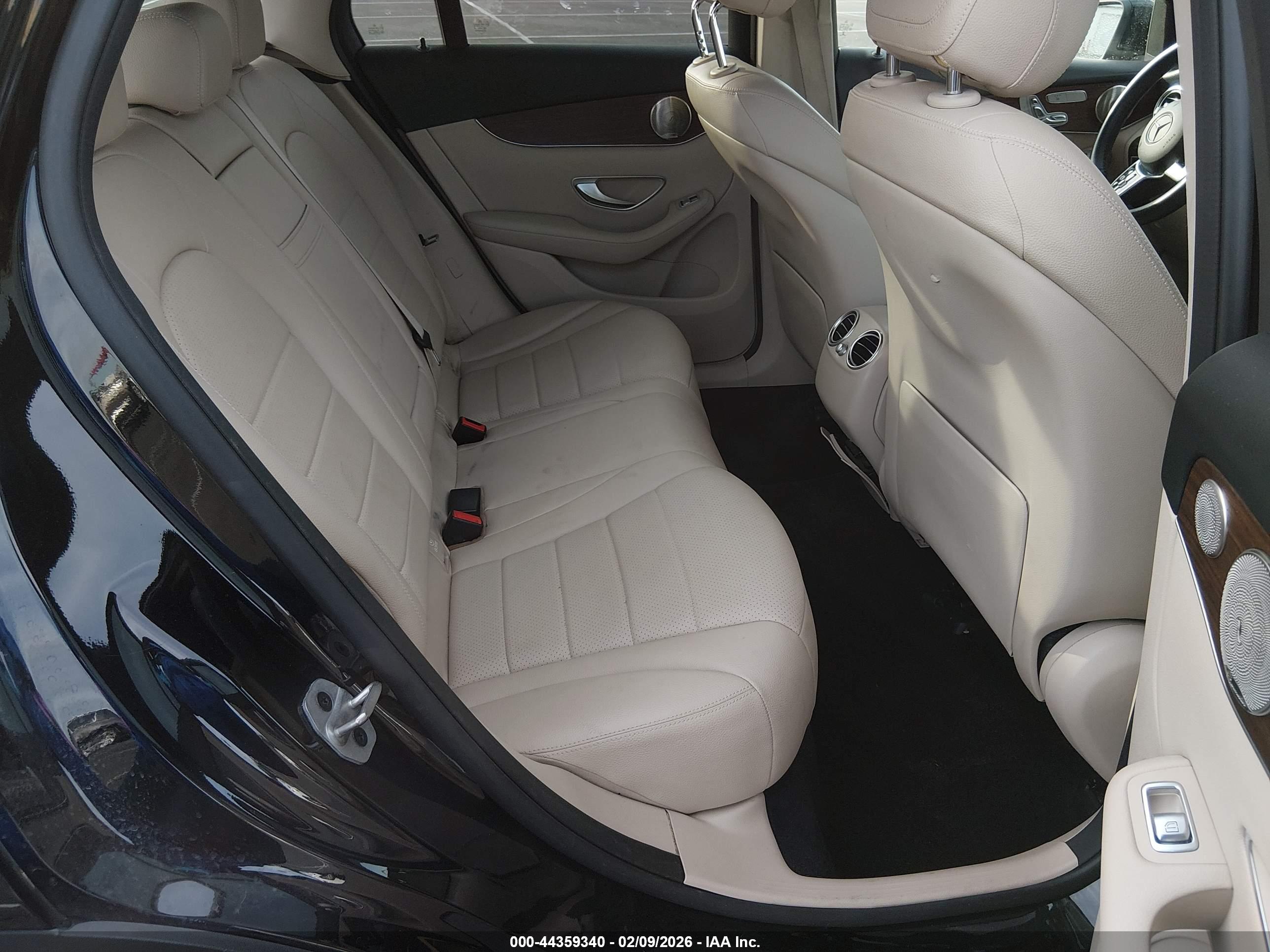 MERCEDES-BENZ GLC image 8