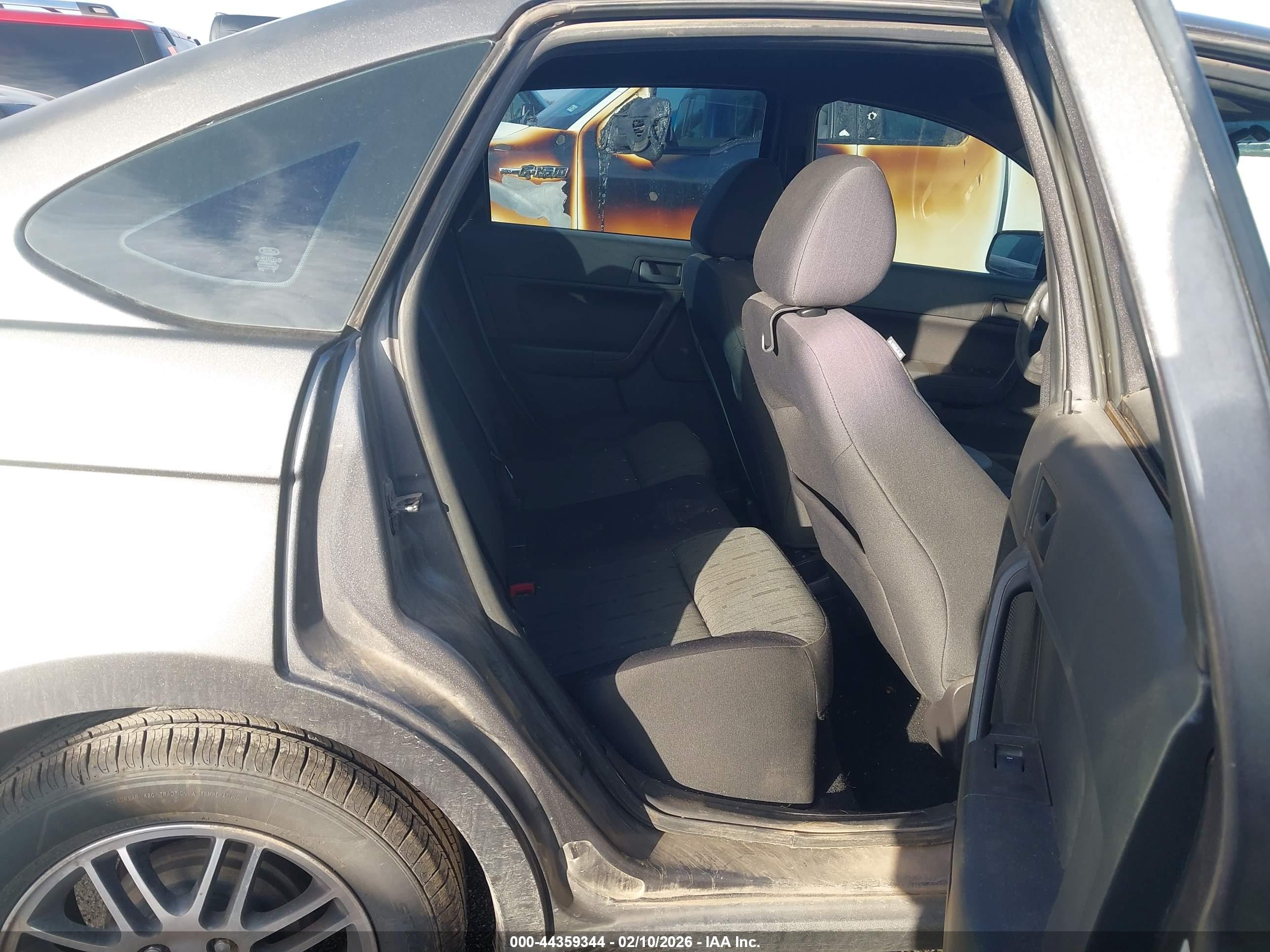 FORD FOCUS image 8