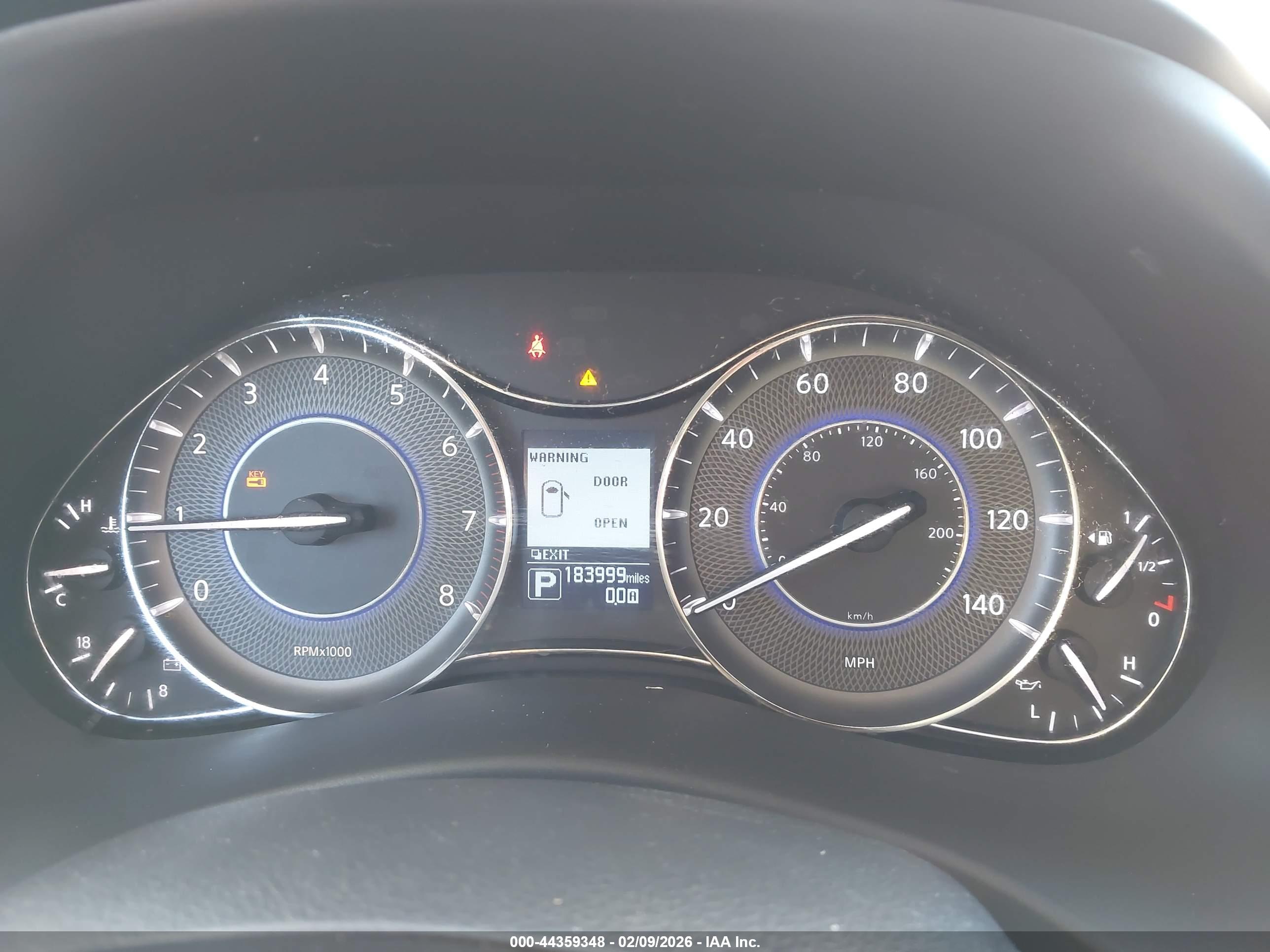 INFINITI QX80 image 7