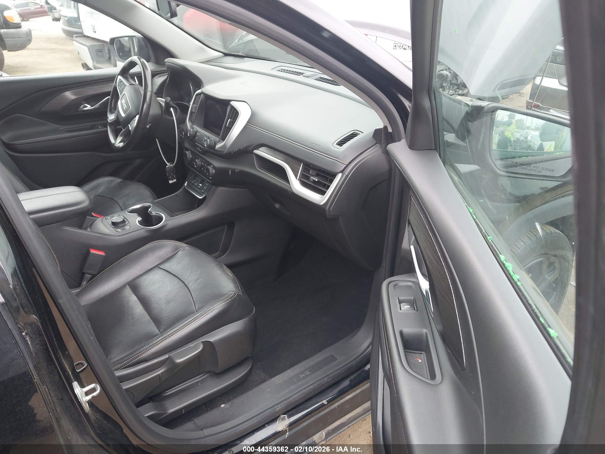 GMC TERRAIN image 5