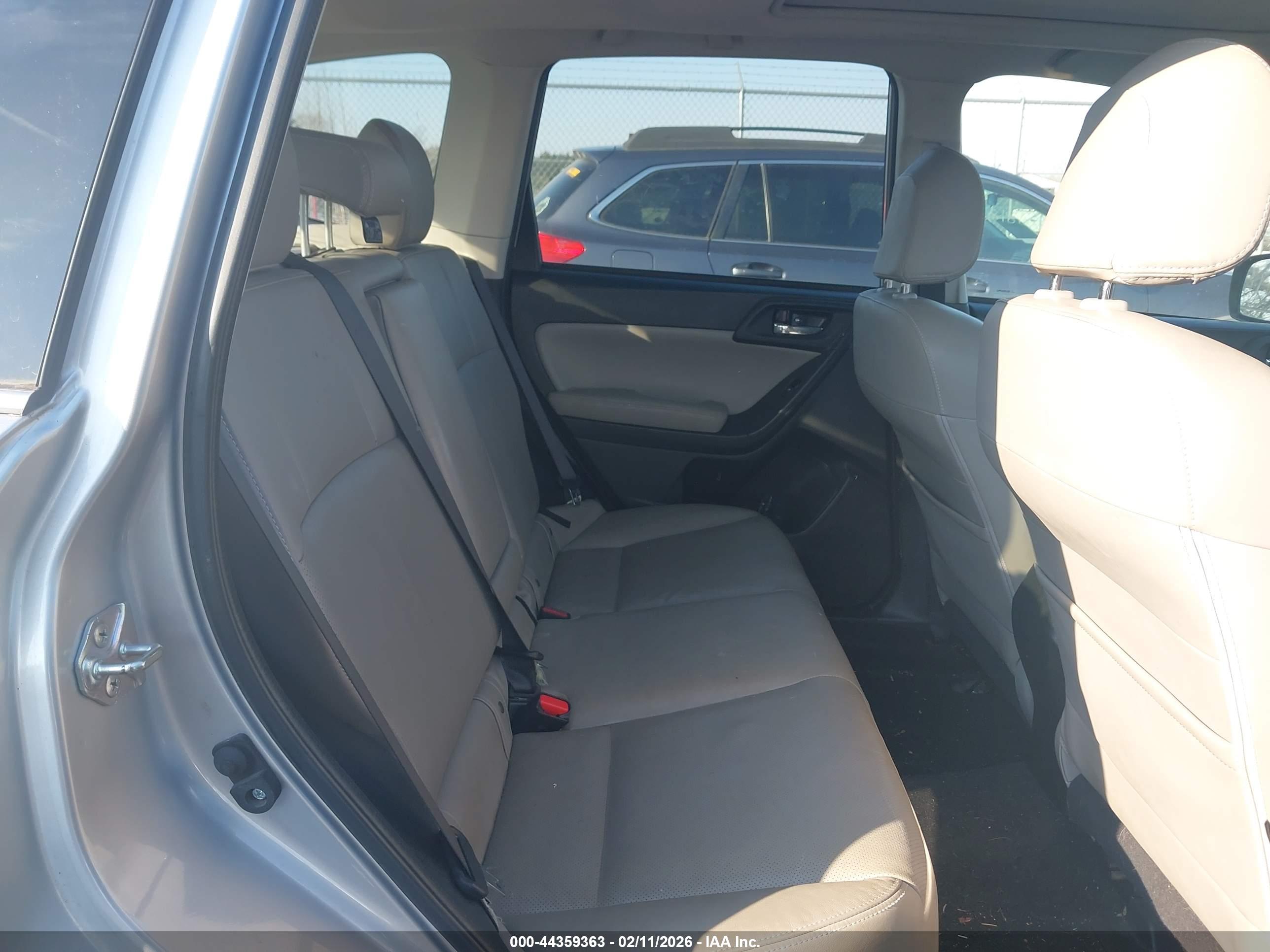 SUBARU FORESTER image 8