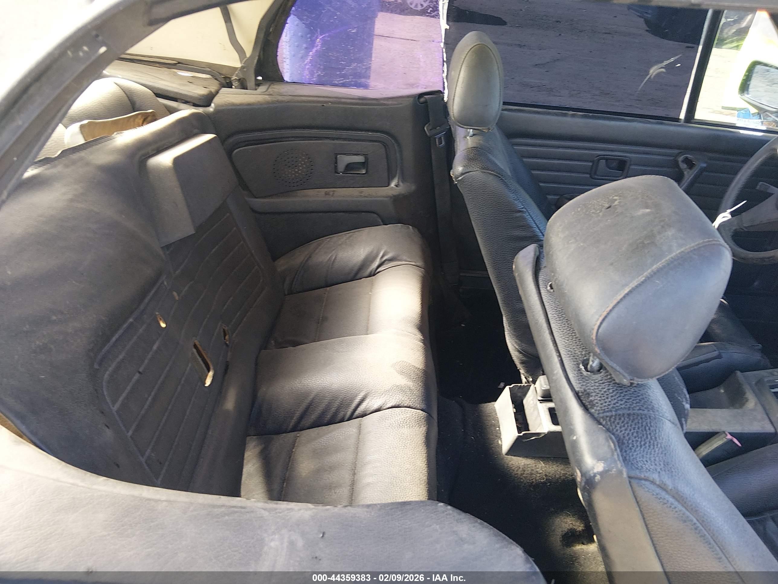 BMW 325 image 8