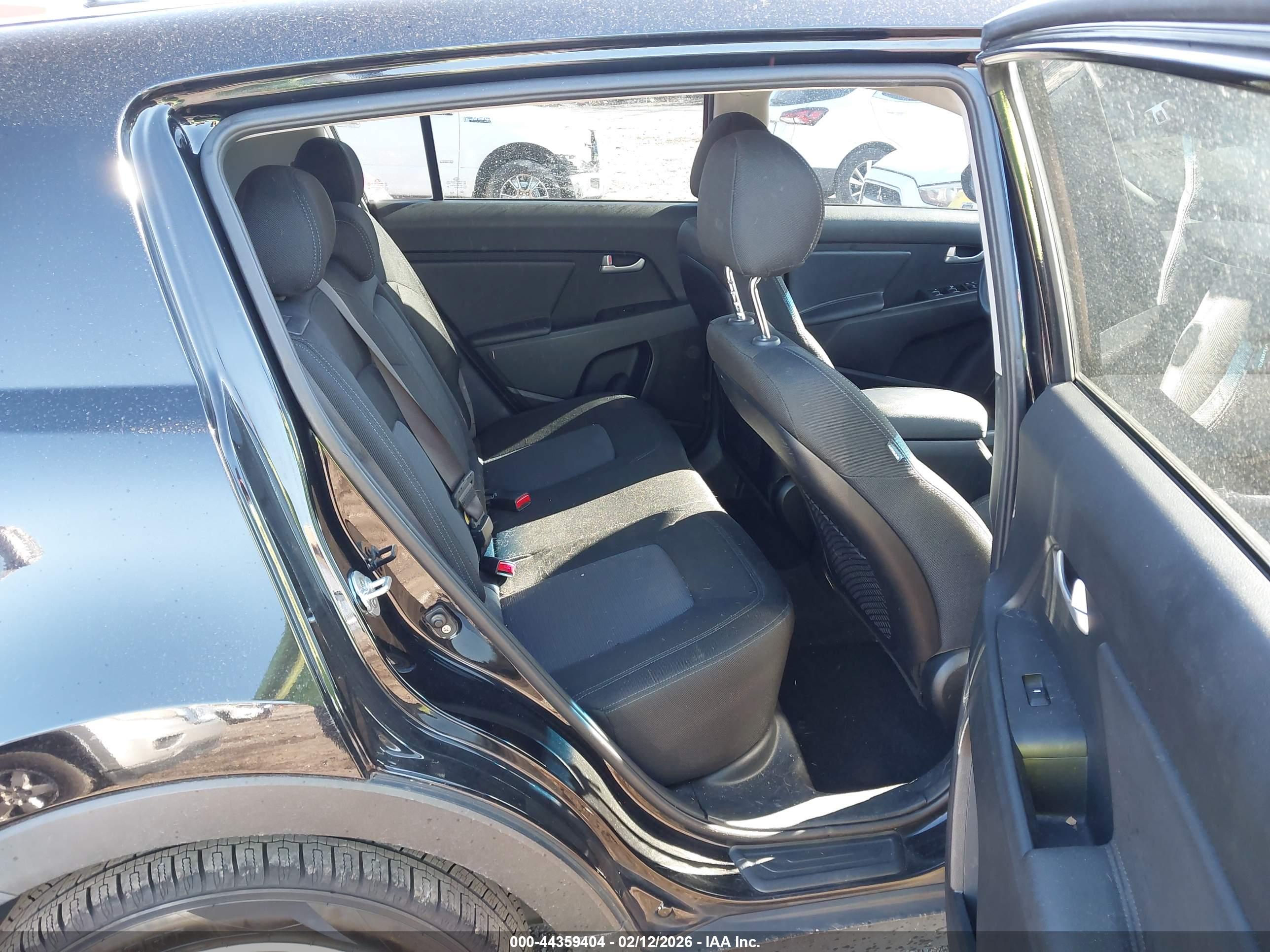 KIA SPORTAGE image 8