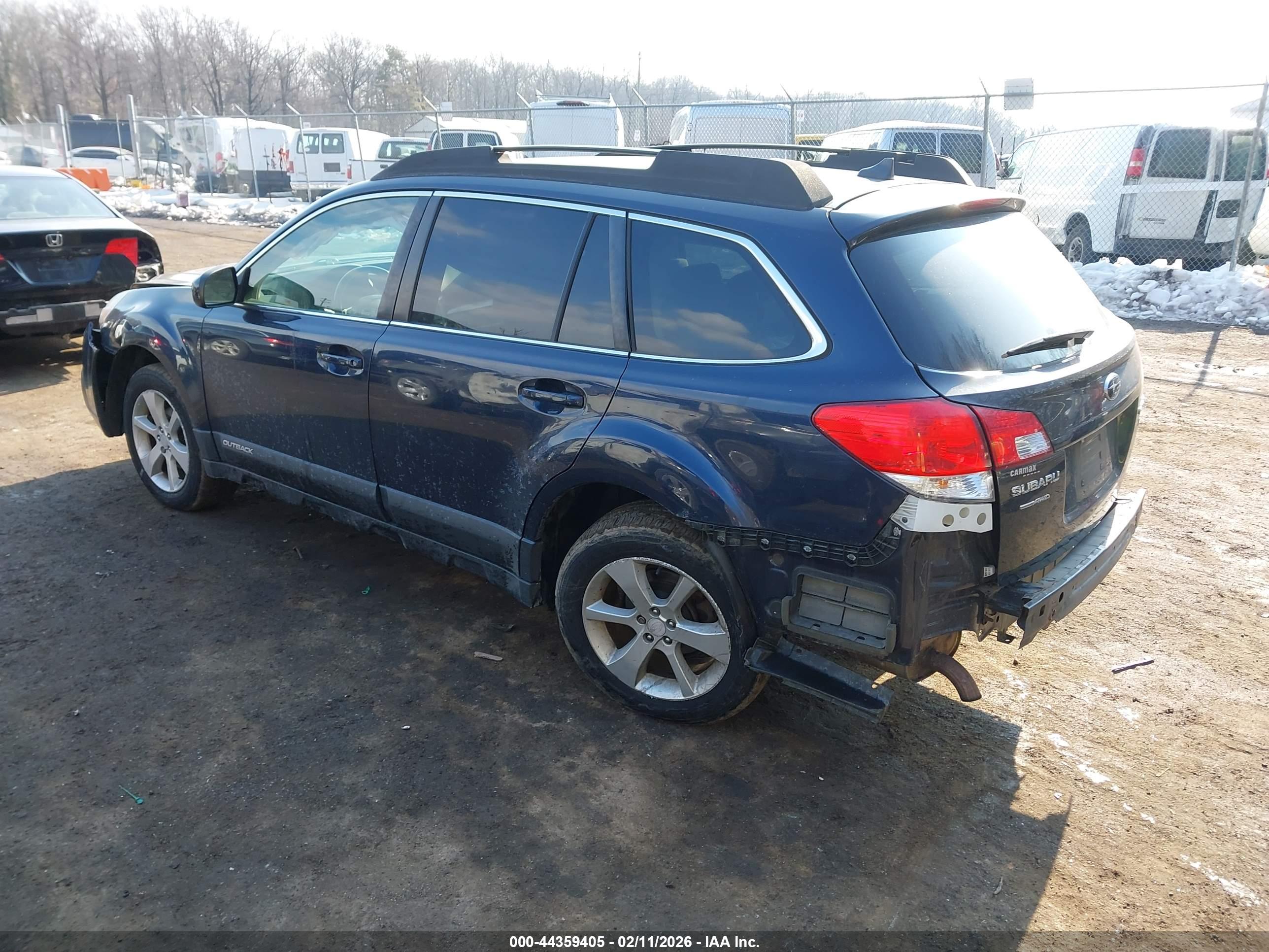SUBARU OUTBACK image 3