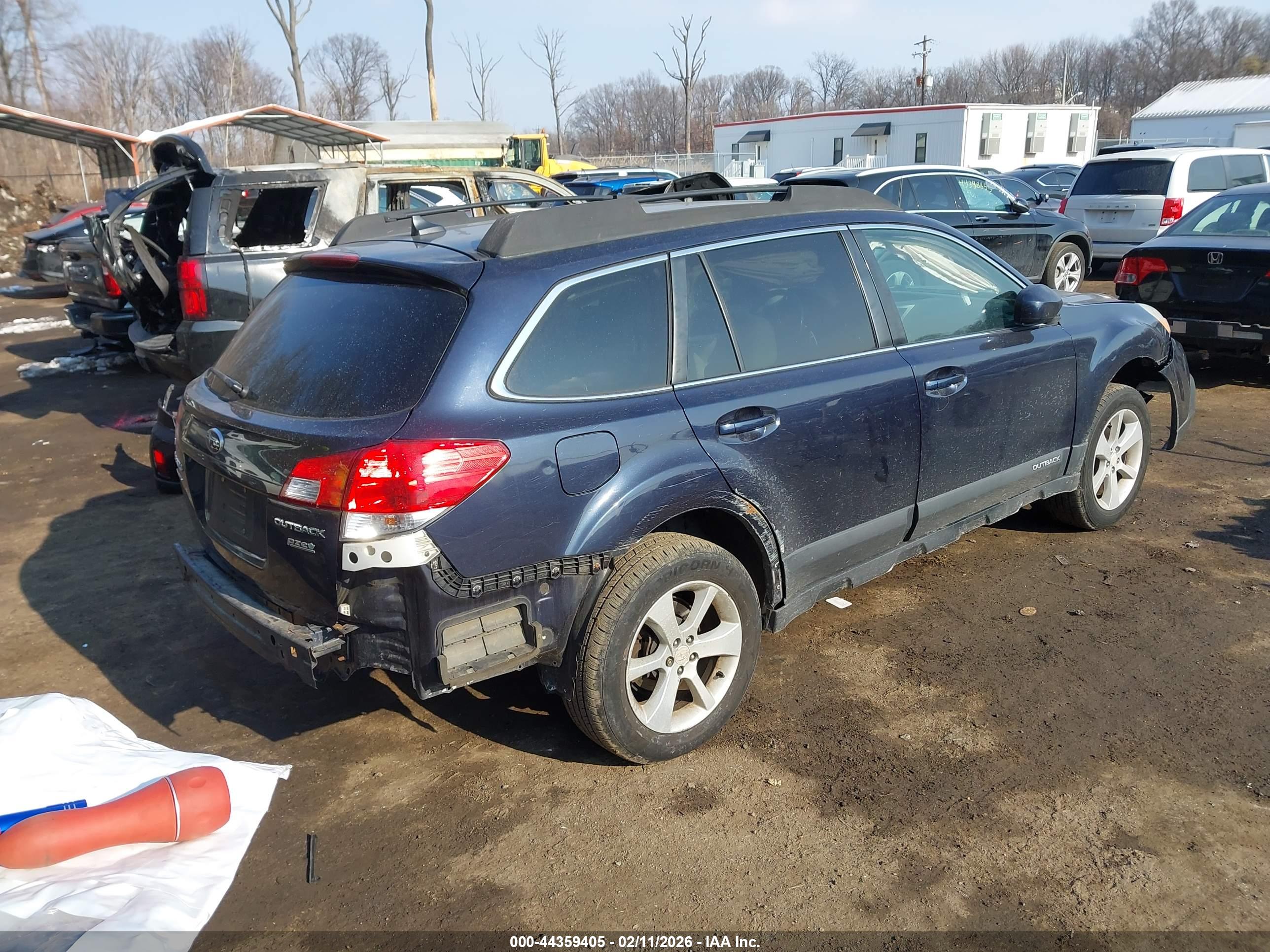 SUBARU OUTBACK image 4