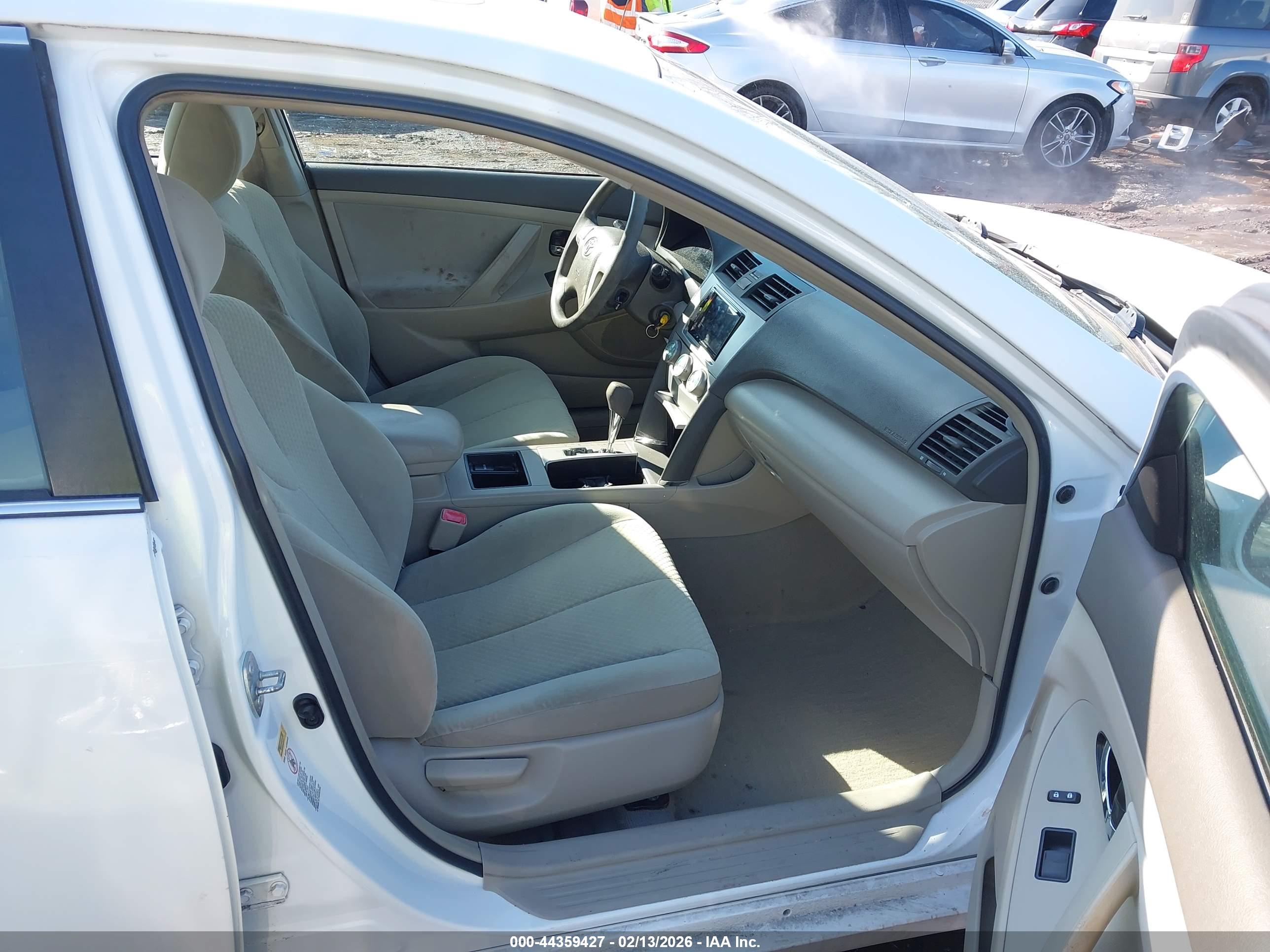 TOYOTA CAMRY image 5