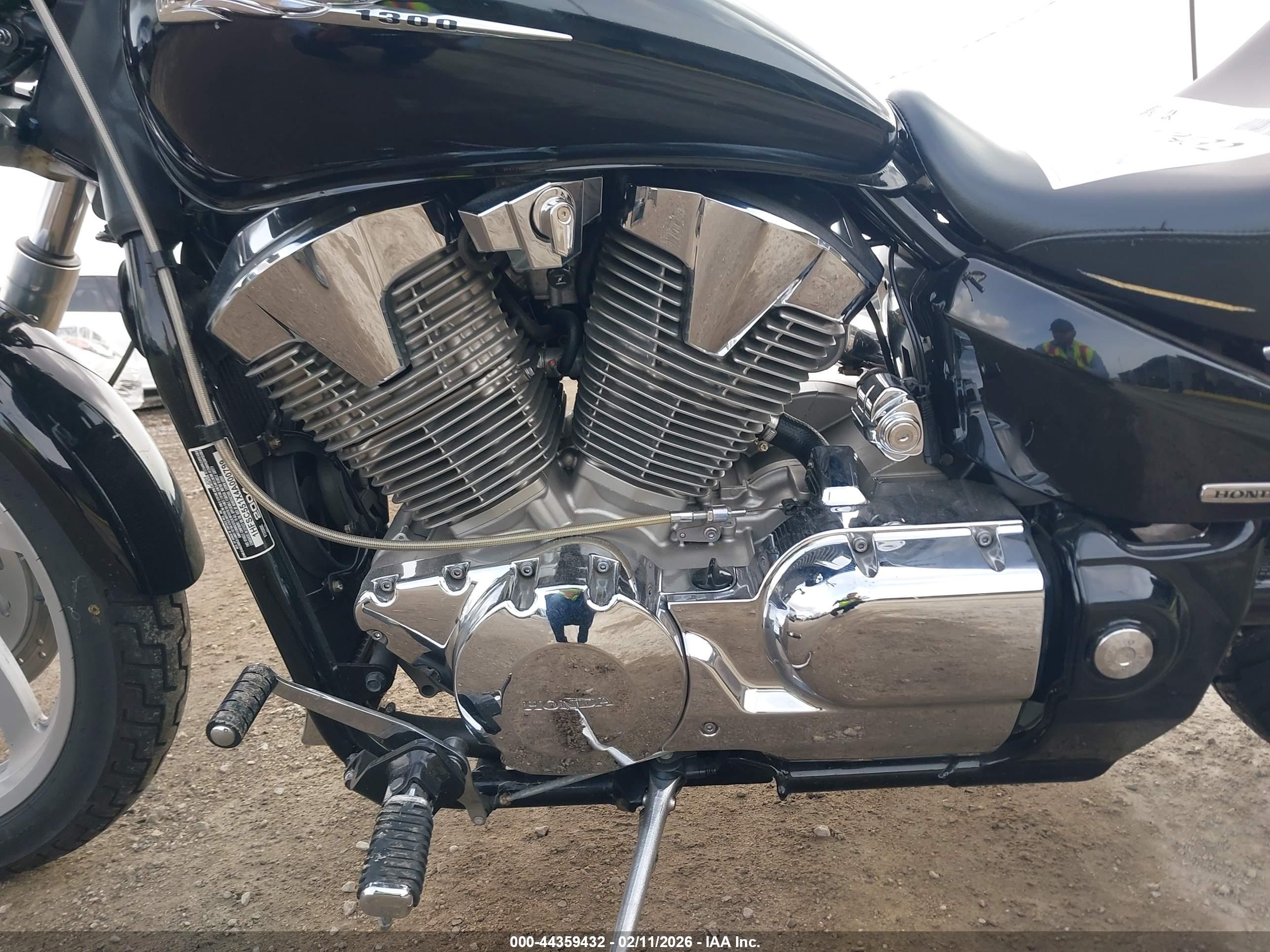 HONDA VTX1300 image 9