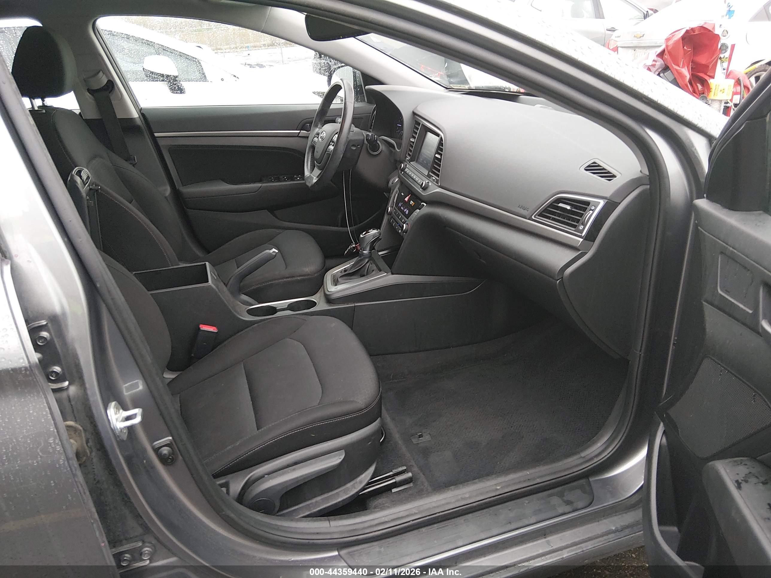 HYUNDAI ELANTRA image 5