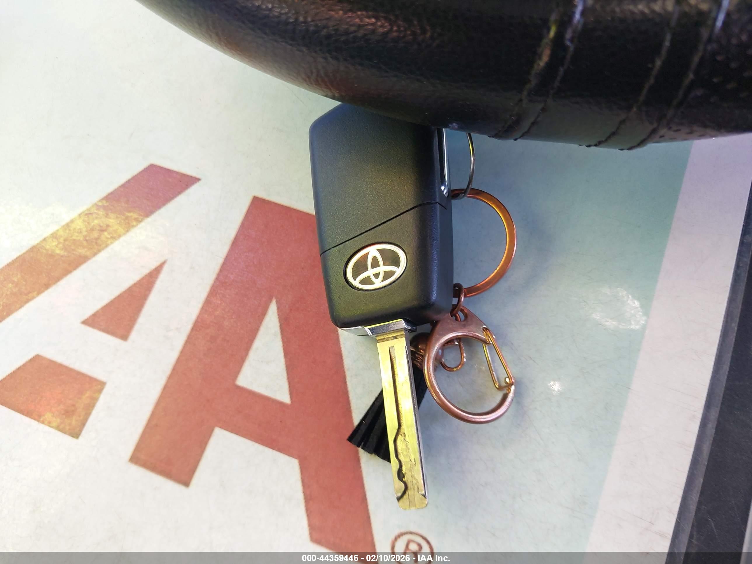 TOYOTA RAV4 image 11