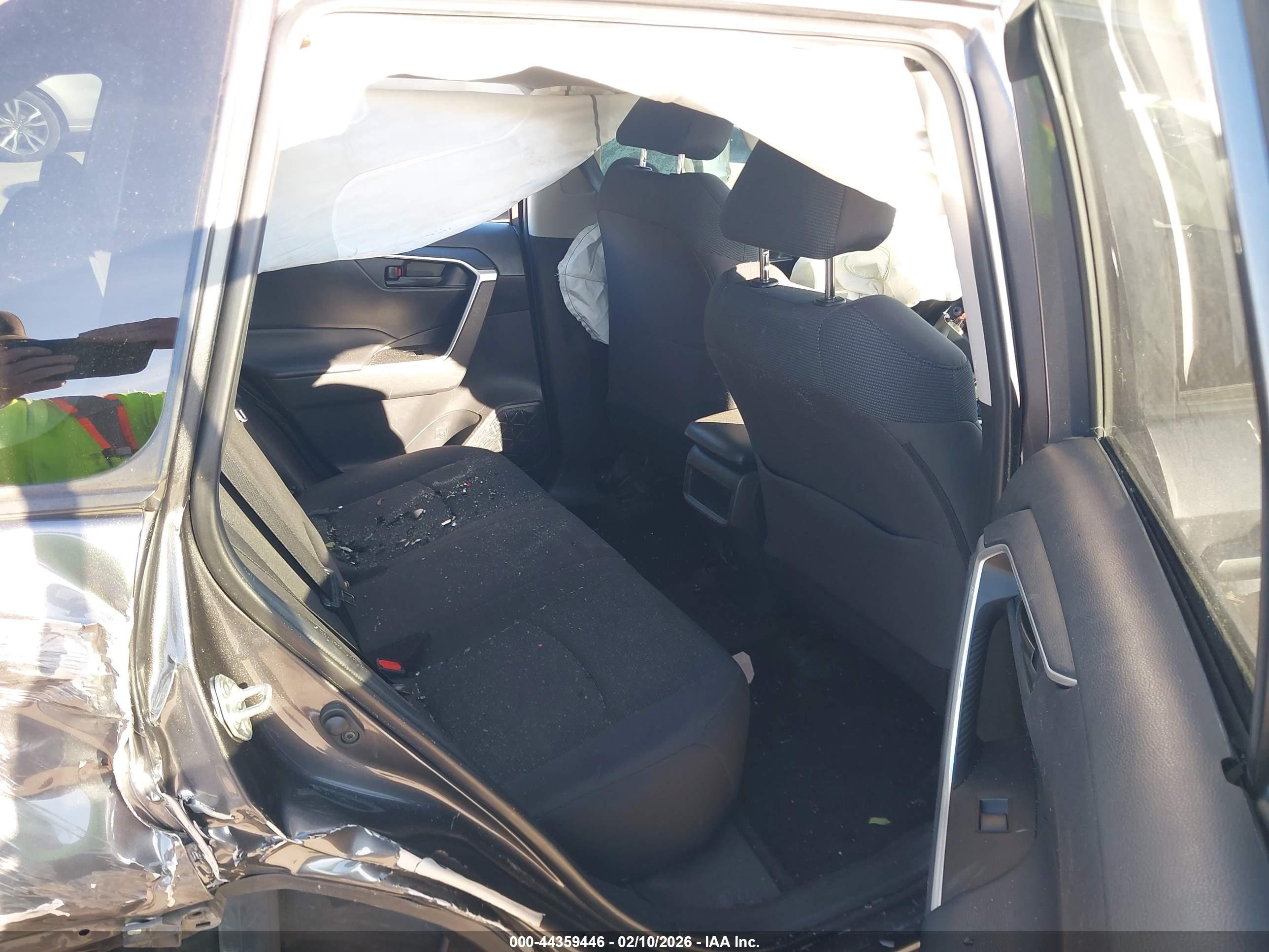 TOYOTA RAV4 image 8