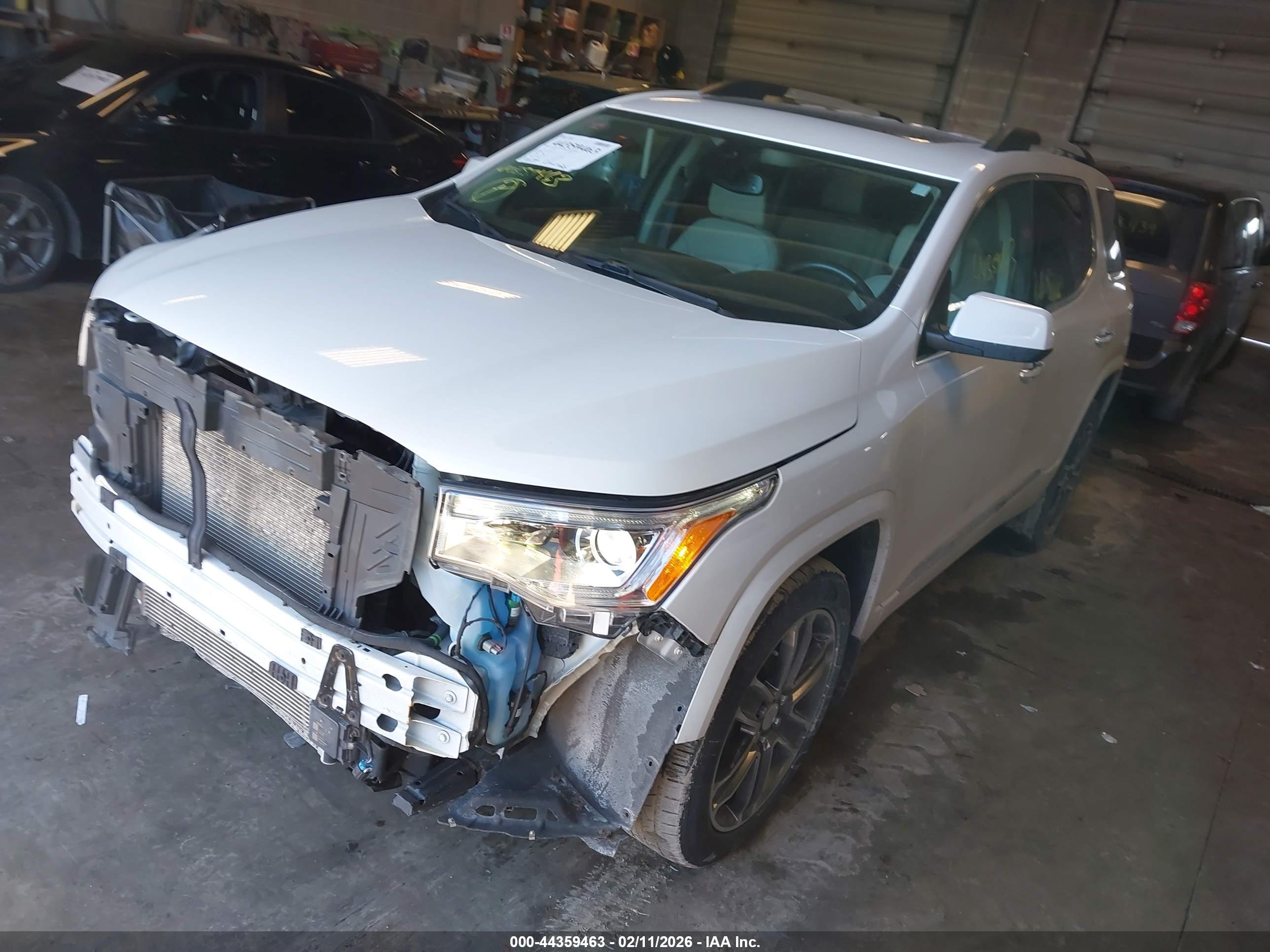 GMC ACADIA image 2