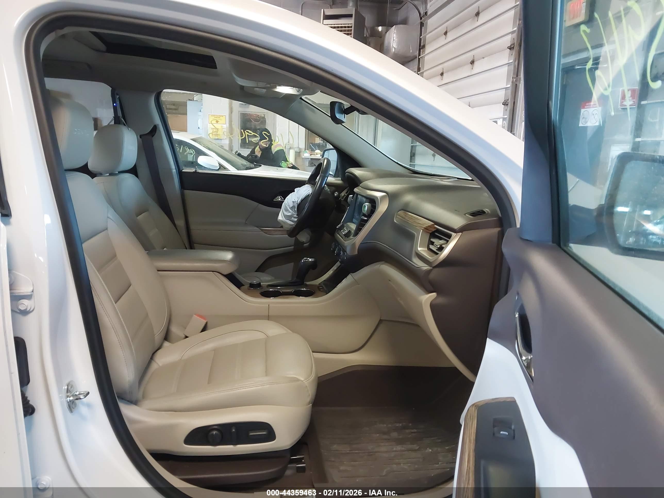 GMC ACADIA image 5