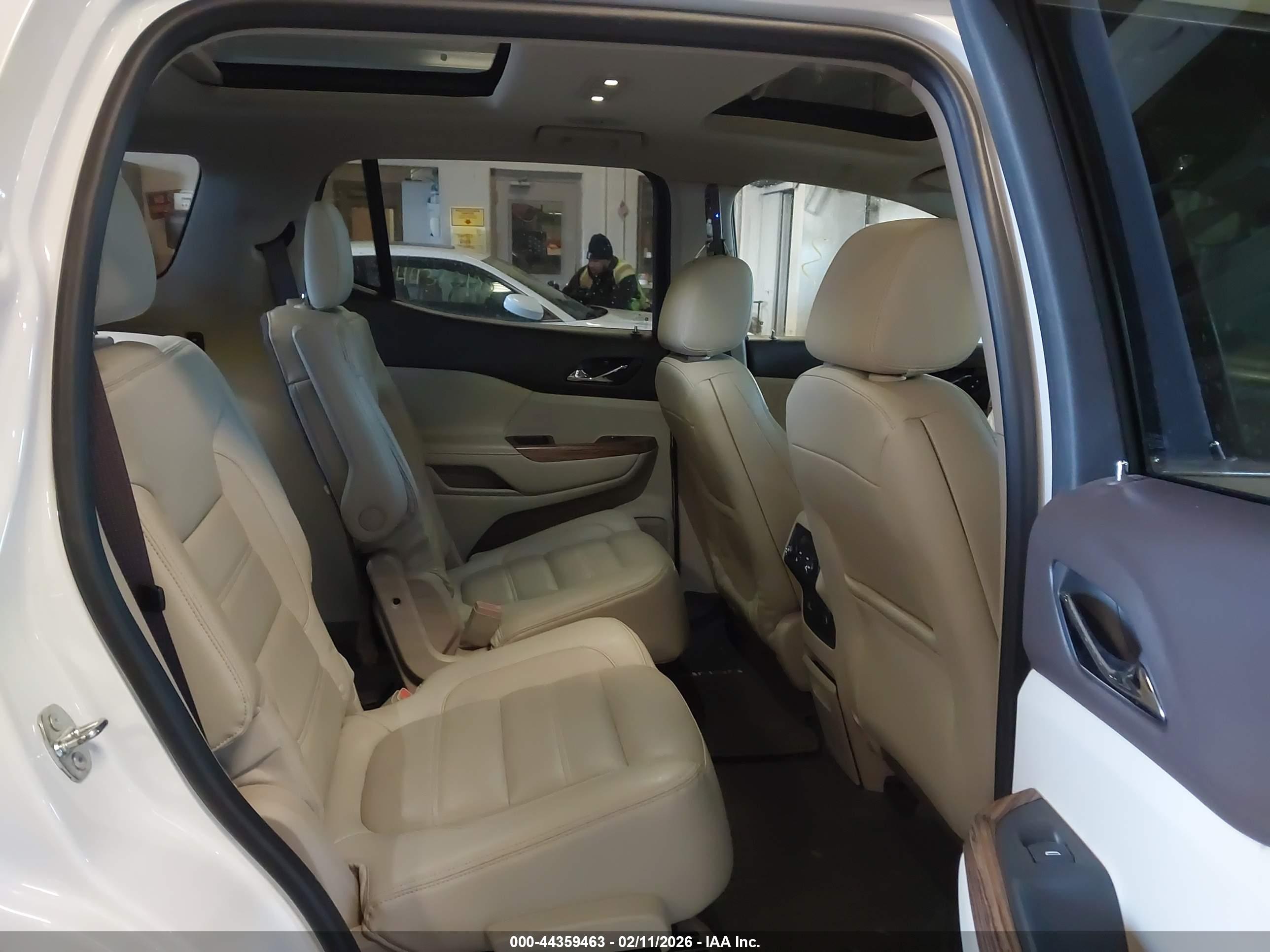 GMC ACADIA image 8