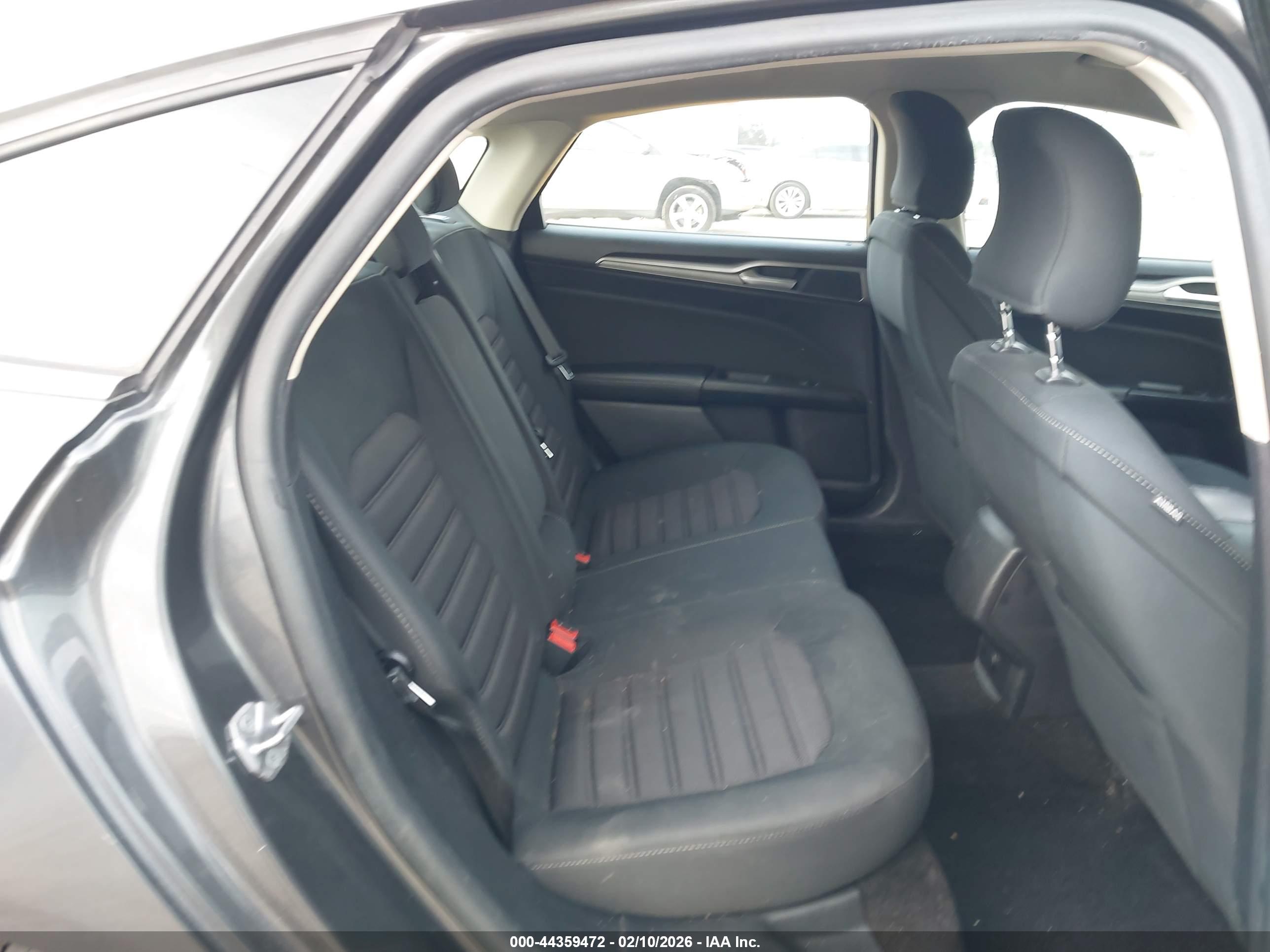 FORD FUSION image 8