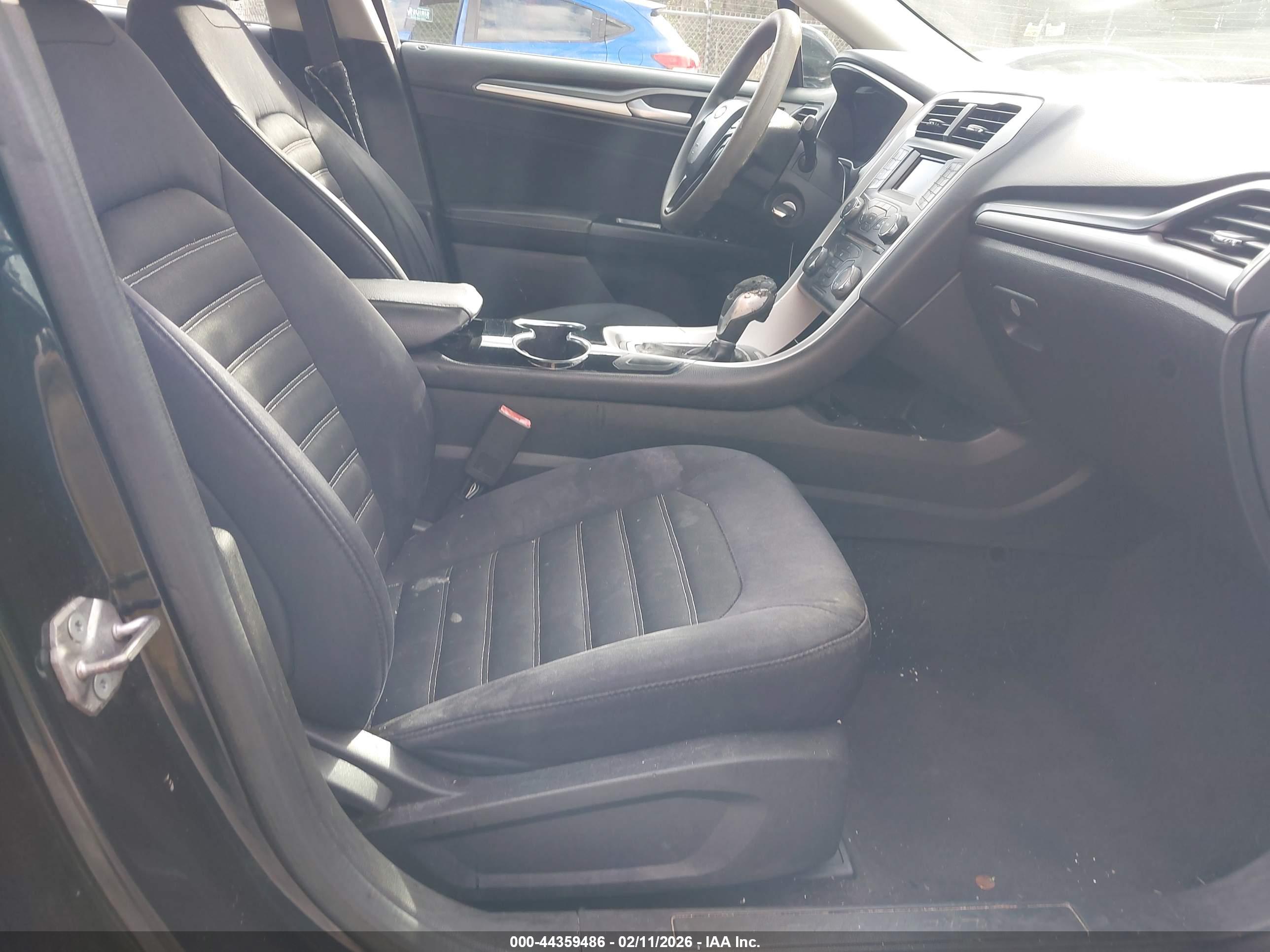 FORD FUSION image 5