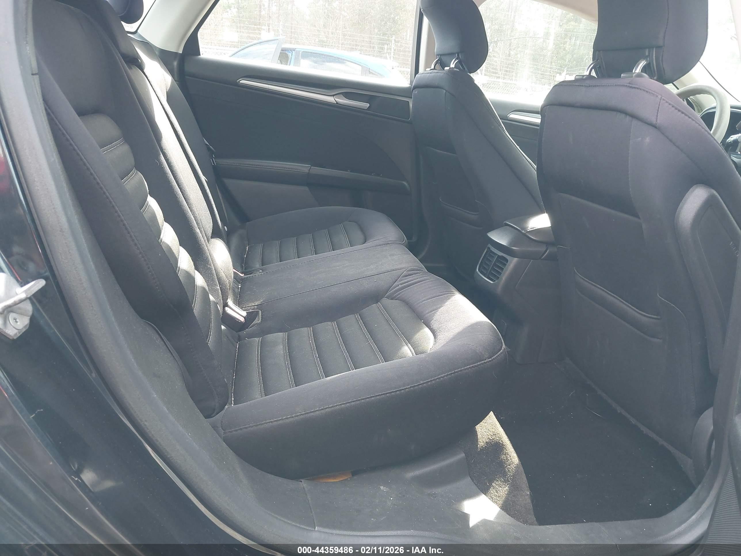FORD FUSION image 8