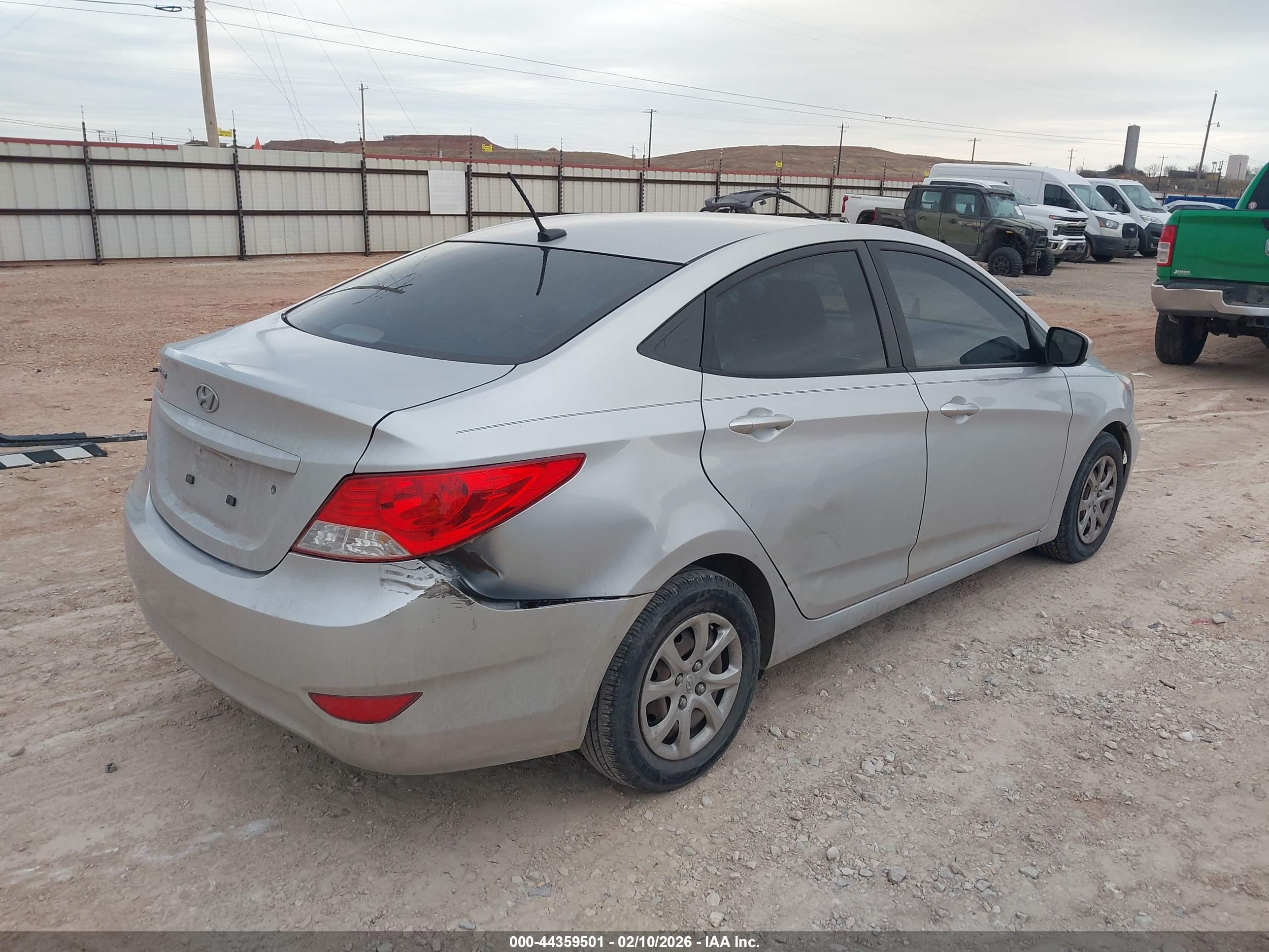 HYUNDAI ACCENT image 4