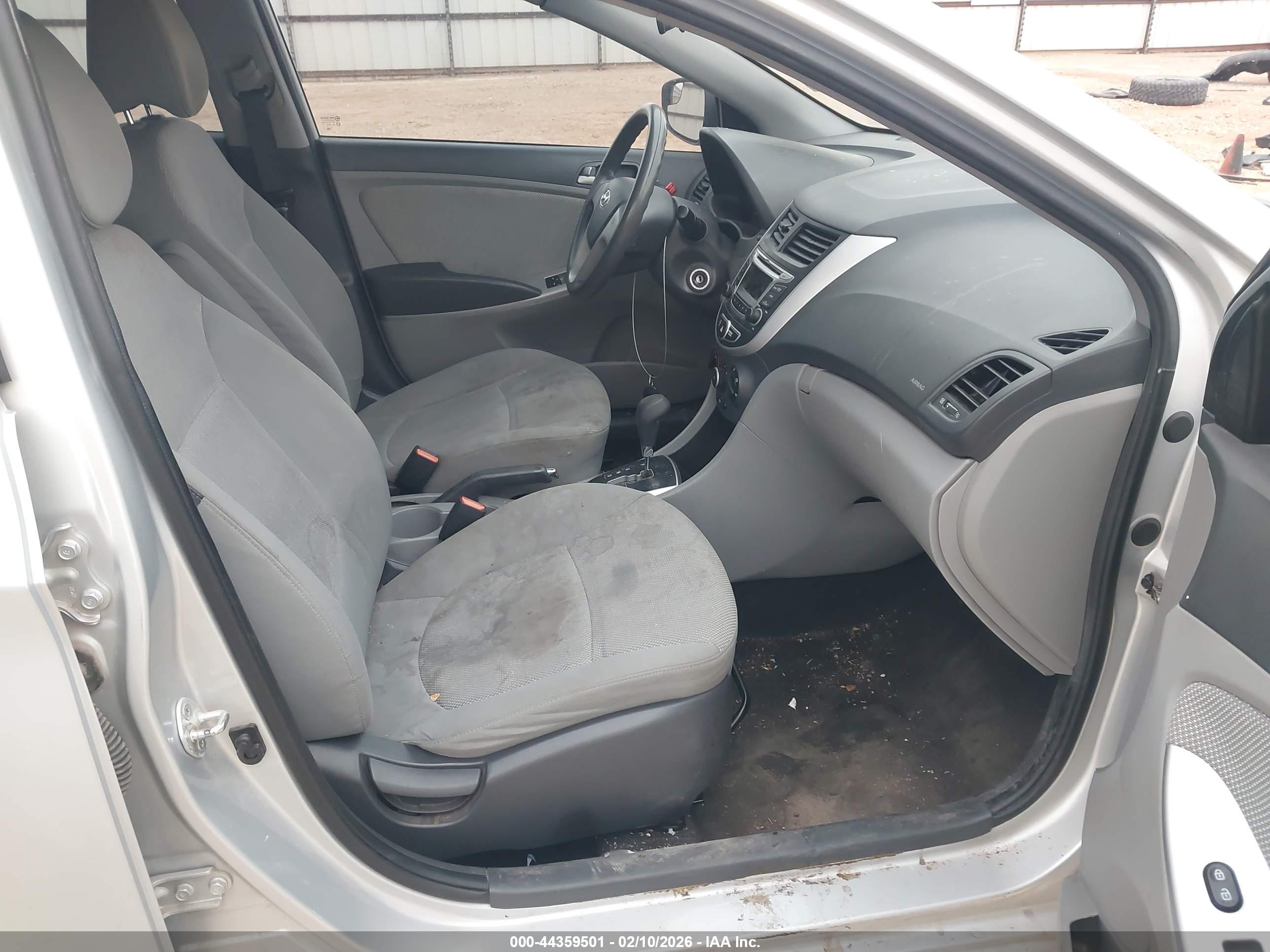 HYUNDAI ACCENT image 5