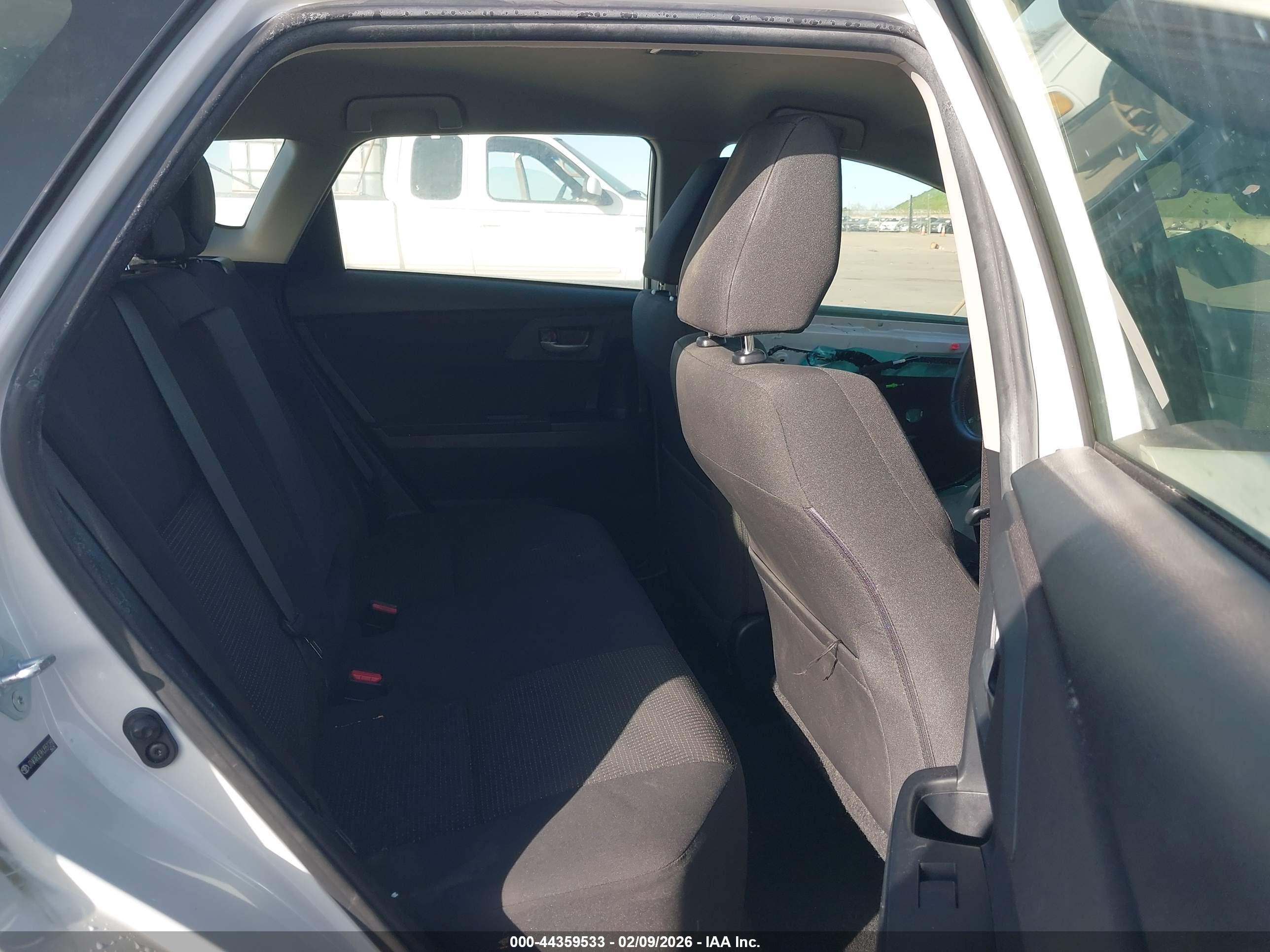 TOYOTA COROLLA image 8