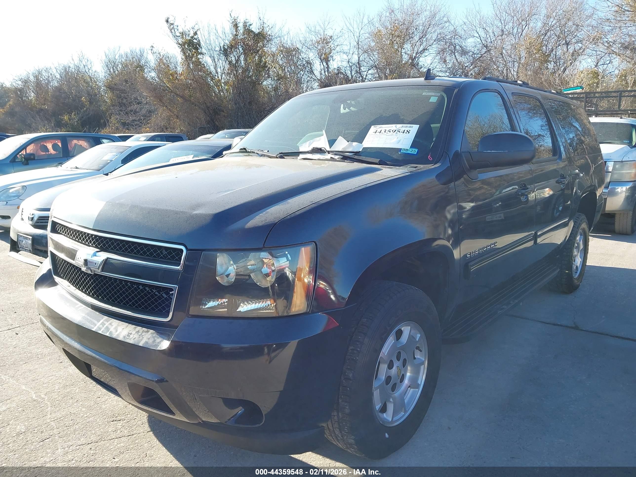 CHEVROLET SUBURBAN image 2