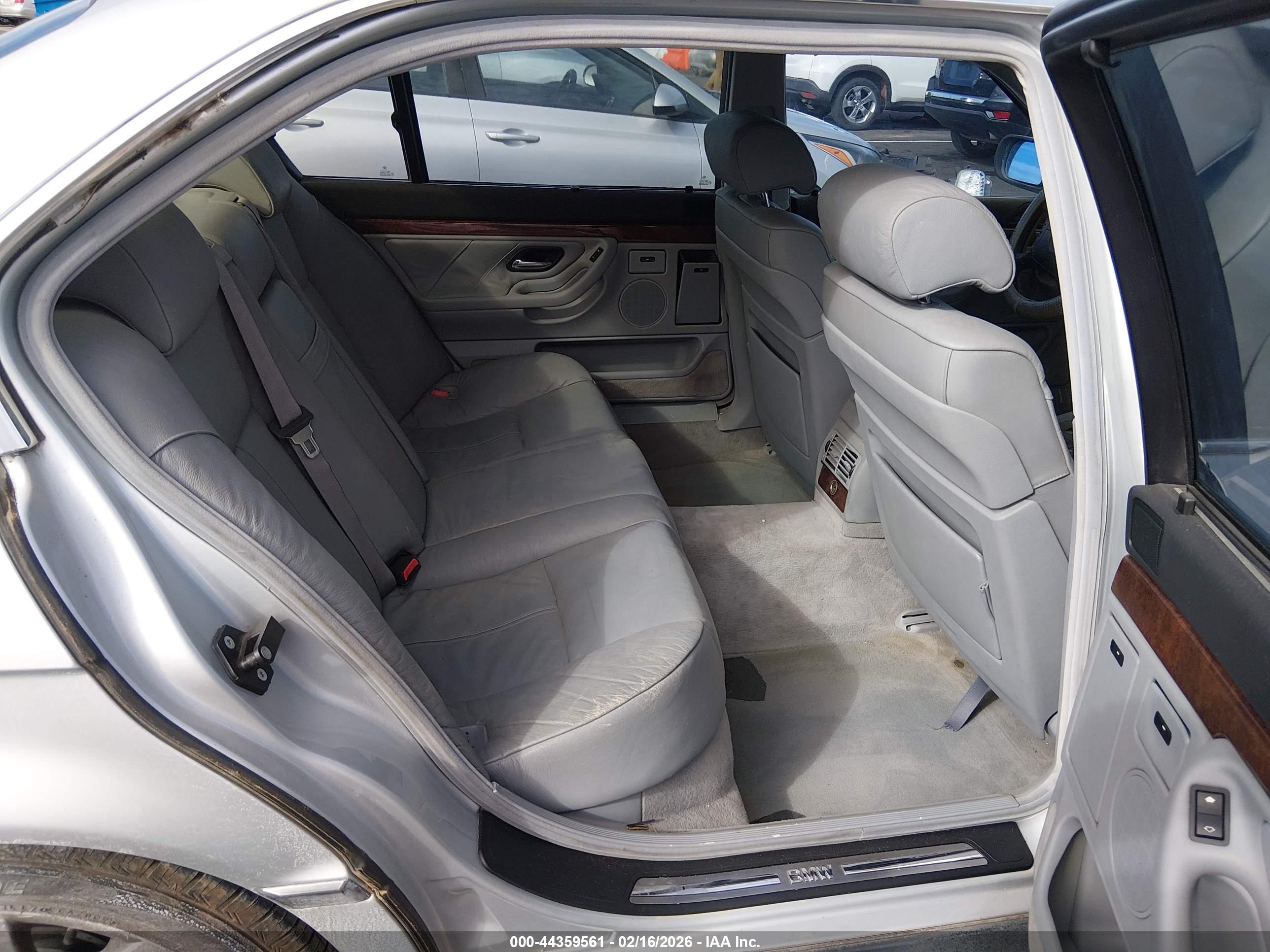 BMW 740IL image 8